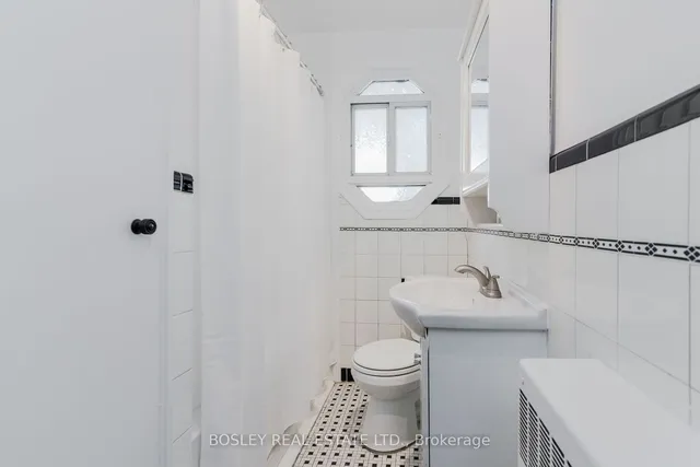Additional property image - 7 Warwick Ave Unit 2