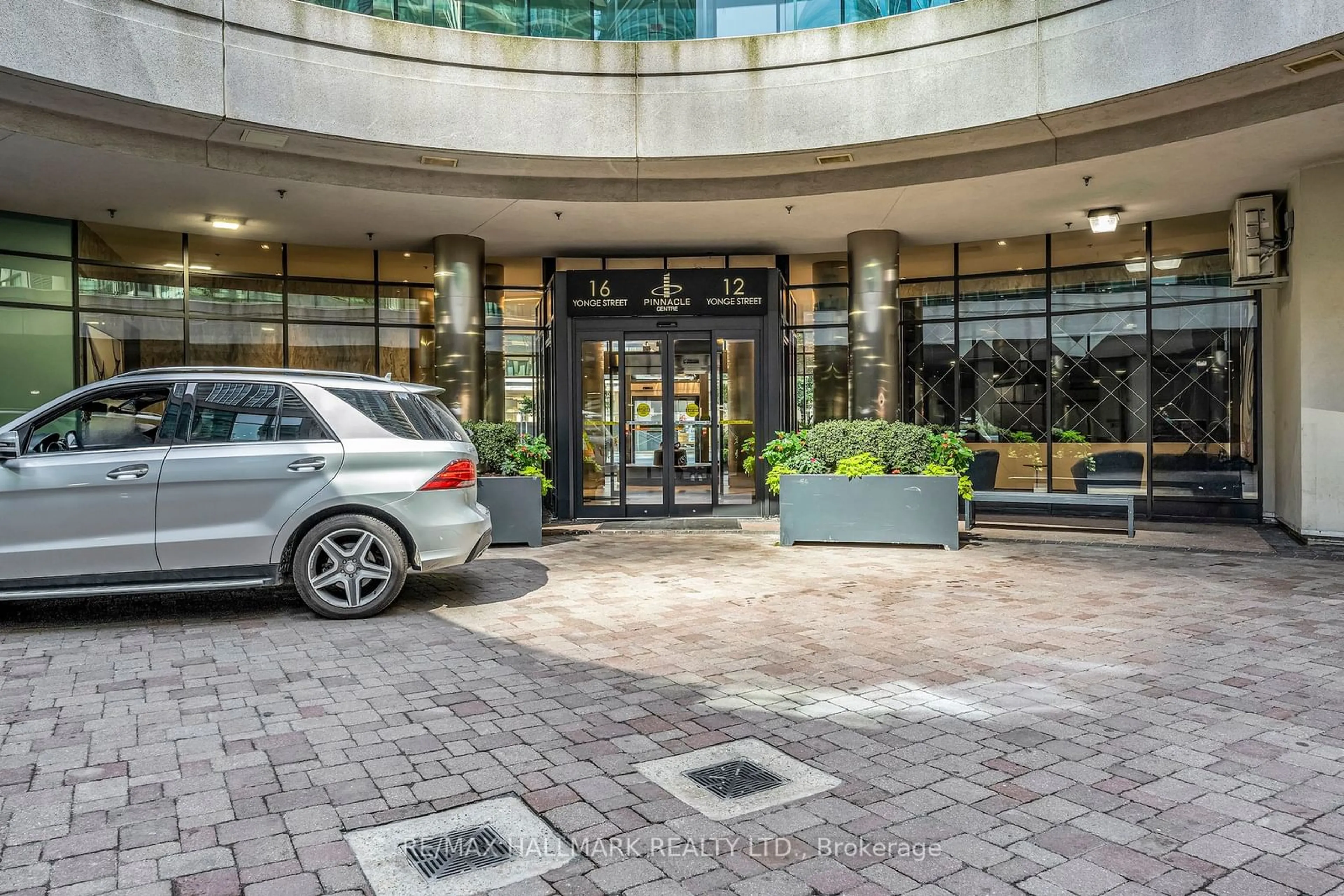 Indoor lobby, ceramic floors for 16 Yonge St #1908, Toronto Ontario M5E 2A1