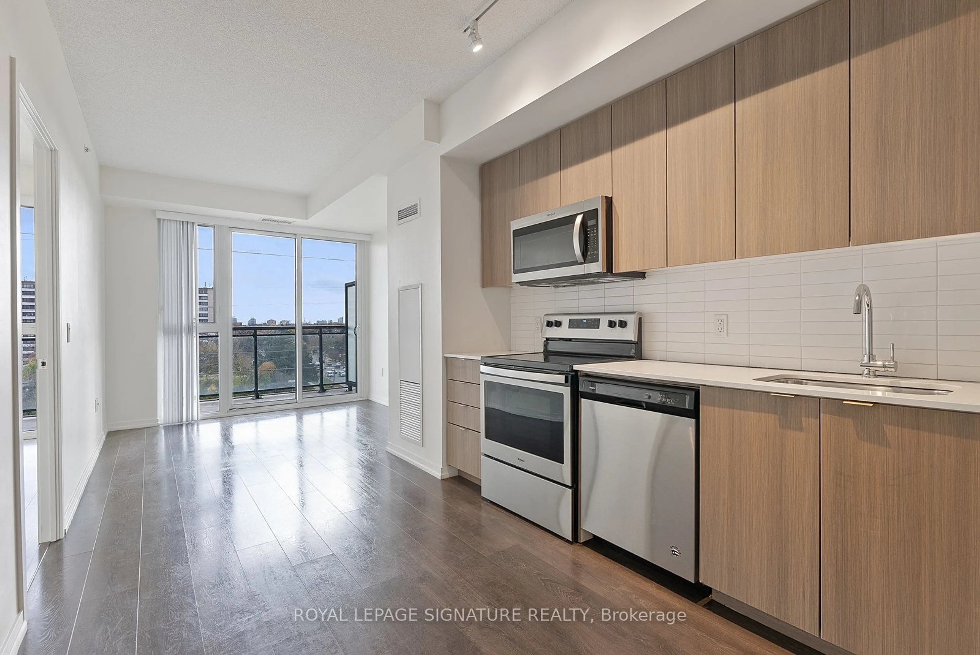 Standard kitchen, wood floors for 3237 Bayview Ave #612, Toronto Ontario M2K 0G1