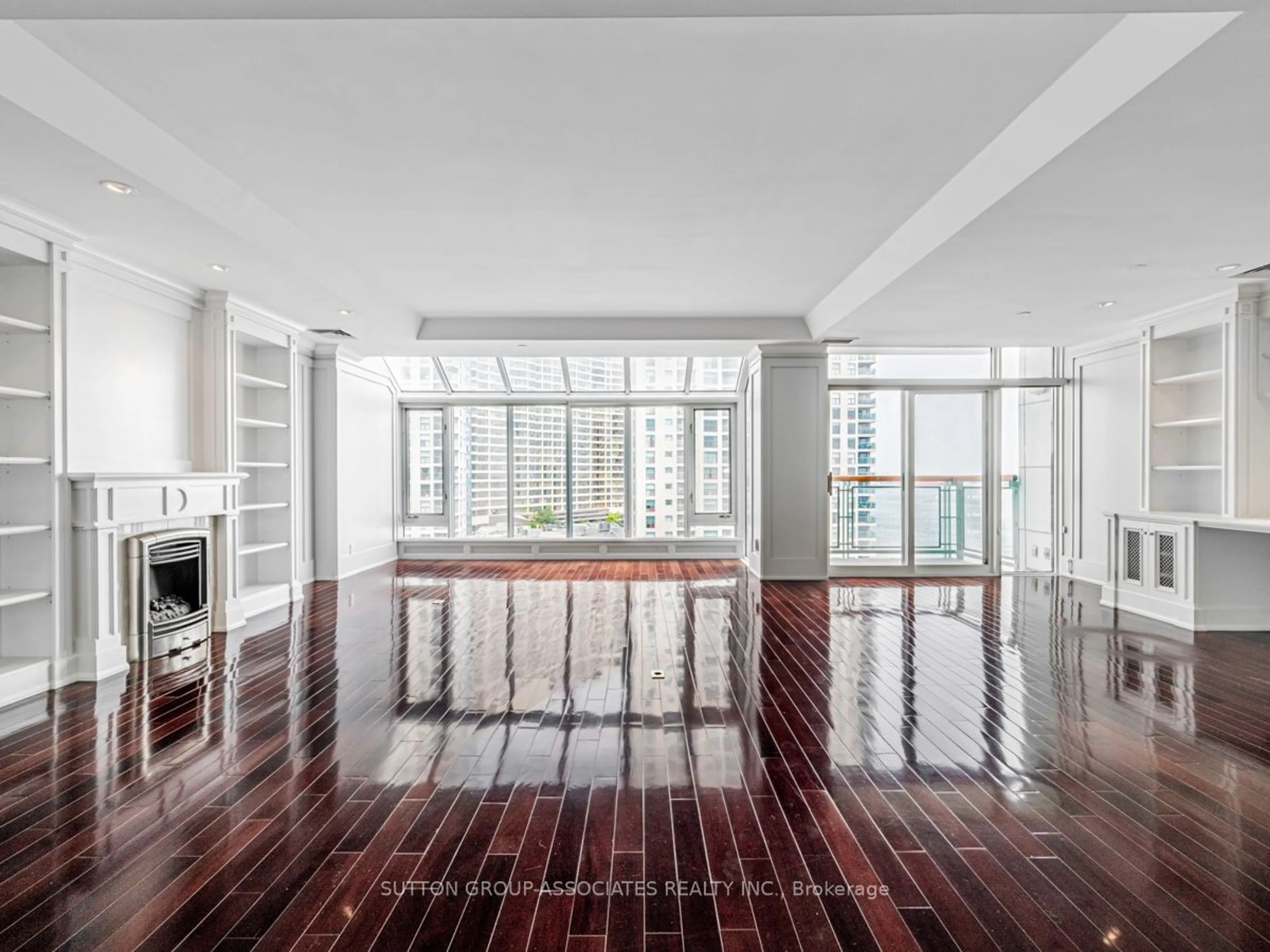 Indoor foyer, wood floors for 211 QUEENS QUAY WEST #1116, Toronto Ontario M5J 2M6