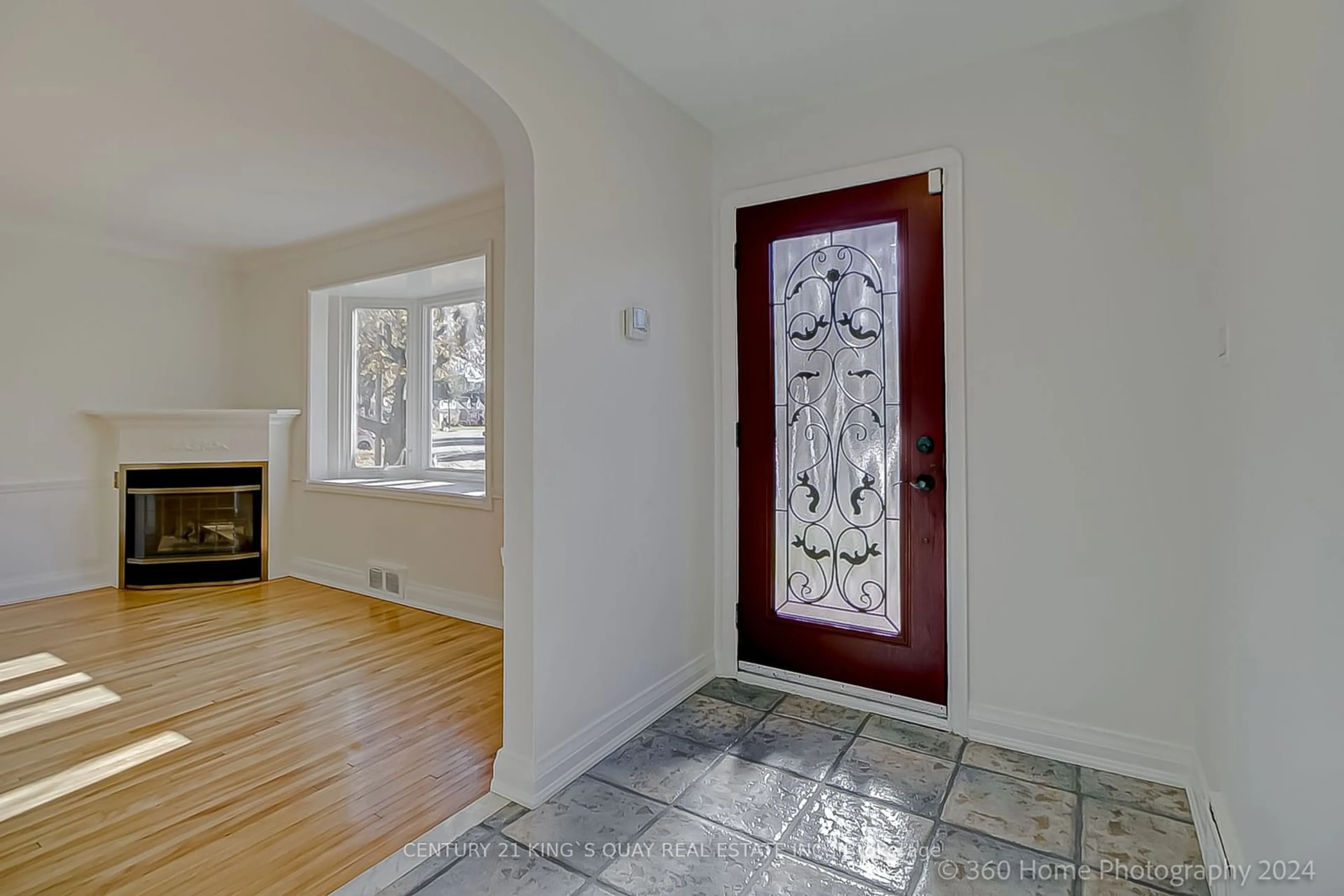 Indoor entryway, wood floors for 46 Craigmore Cres, Toronto Ontario M2N 2Y4