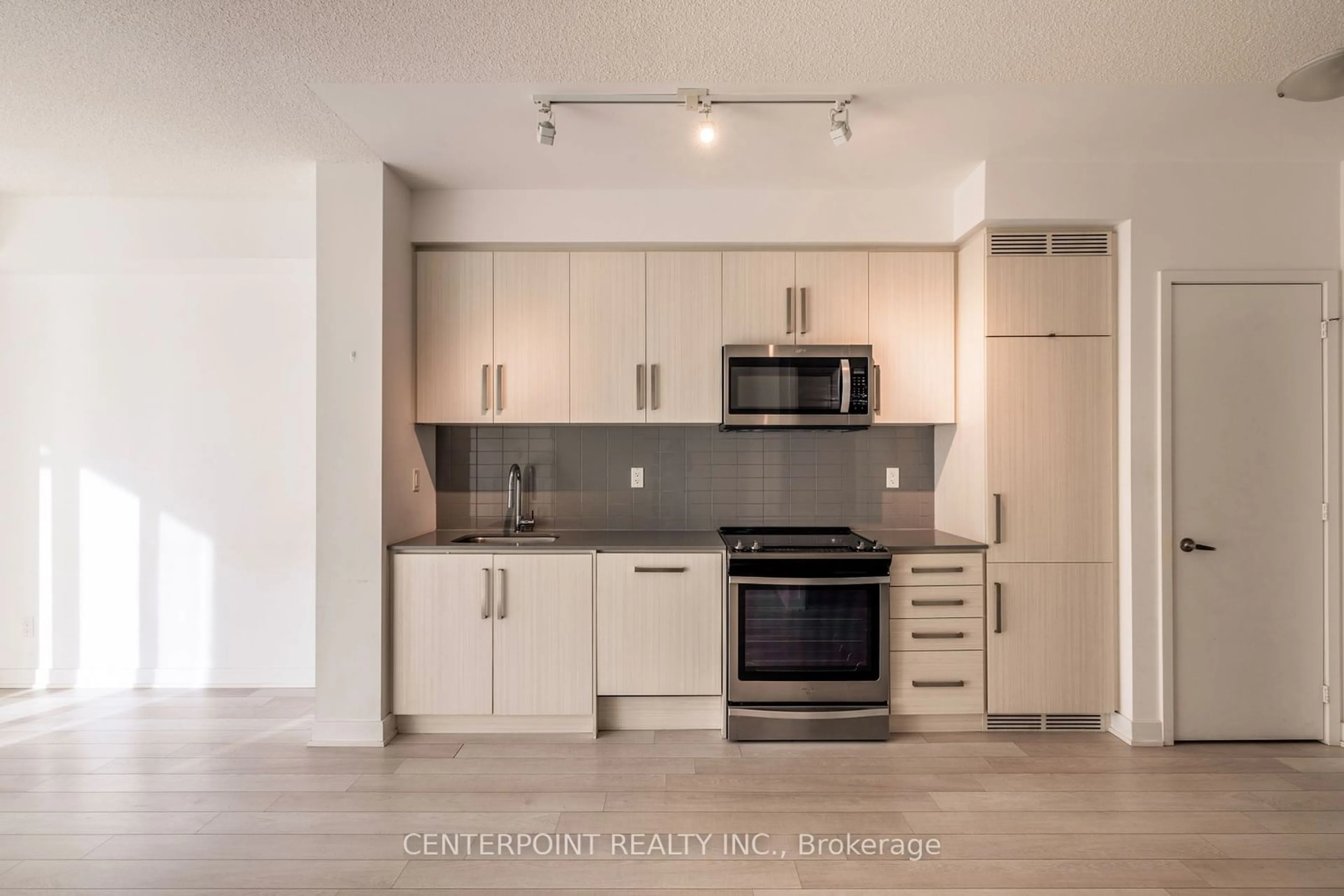 Open concept kitchen for 5180 Yonge St #808, Toronto Ontario M2N 0K5