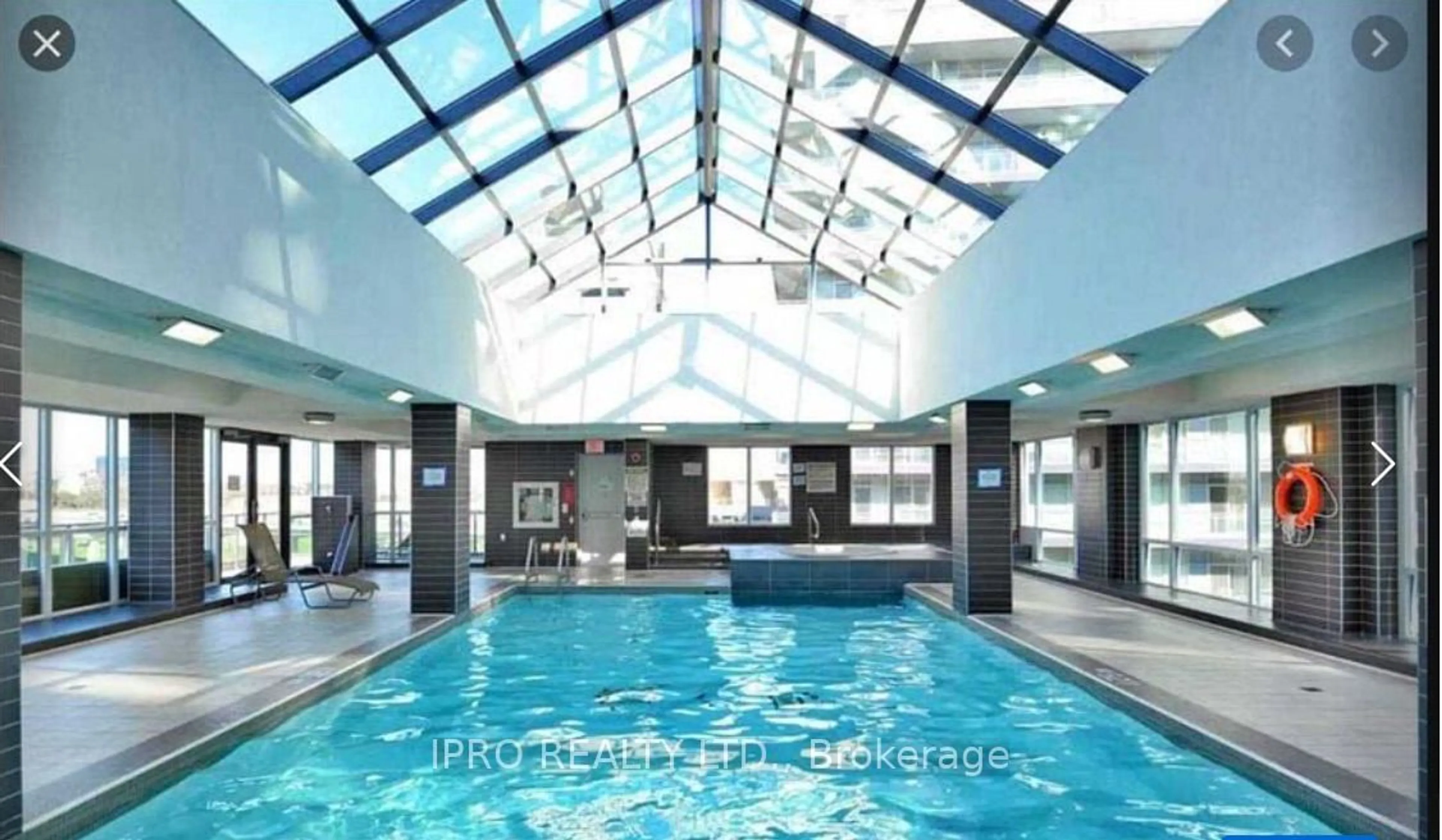 Indoor or outdoor pool for 600 Fleet St #413, Toronto Ontario M5V 1B7