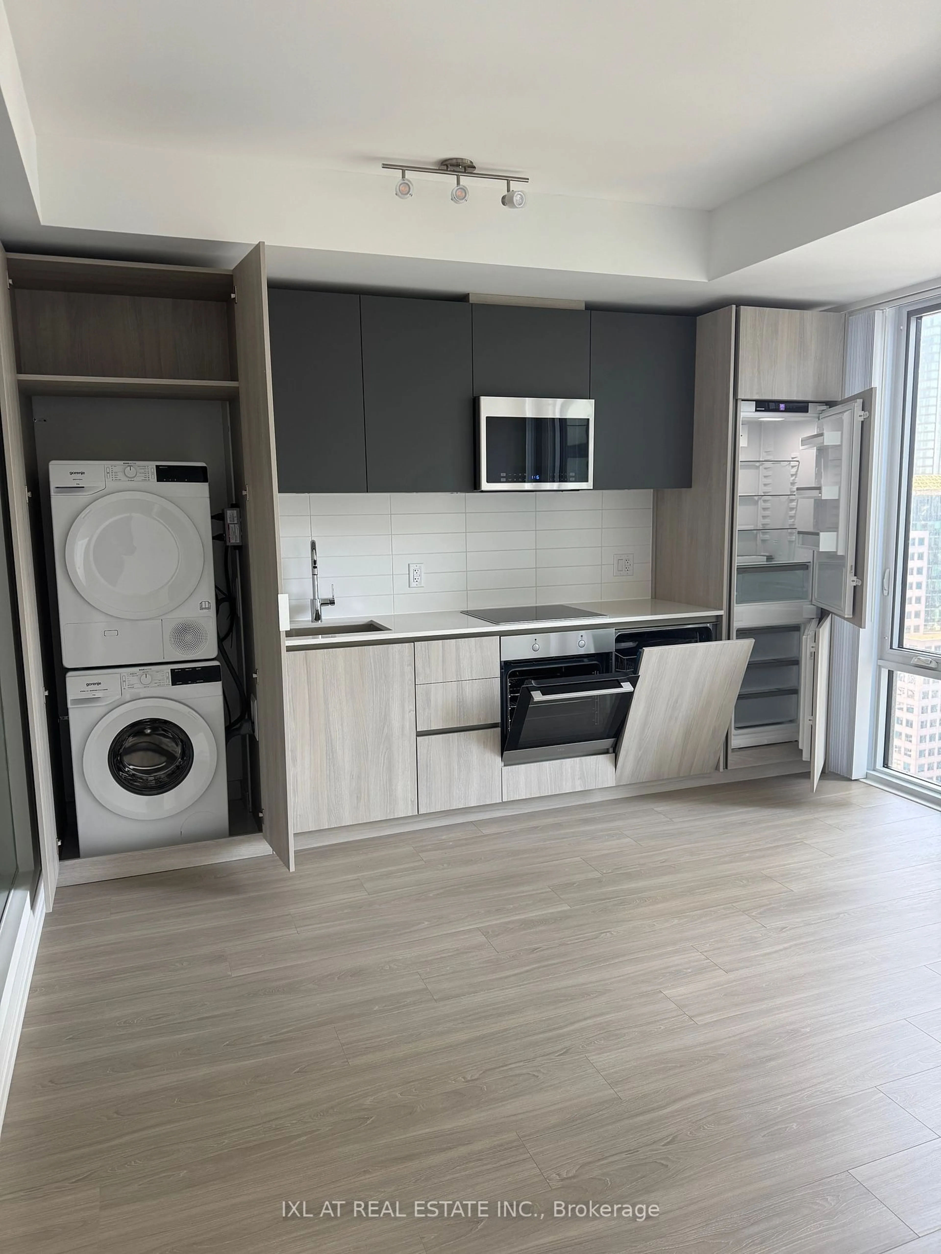 Standard kitchen, wood floors for 28 Widmer St #3721, Toronto Ontario M5V 3E7