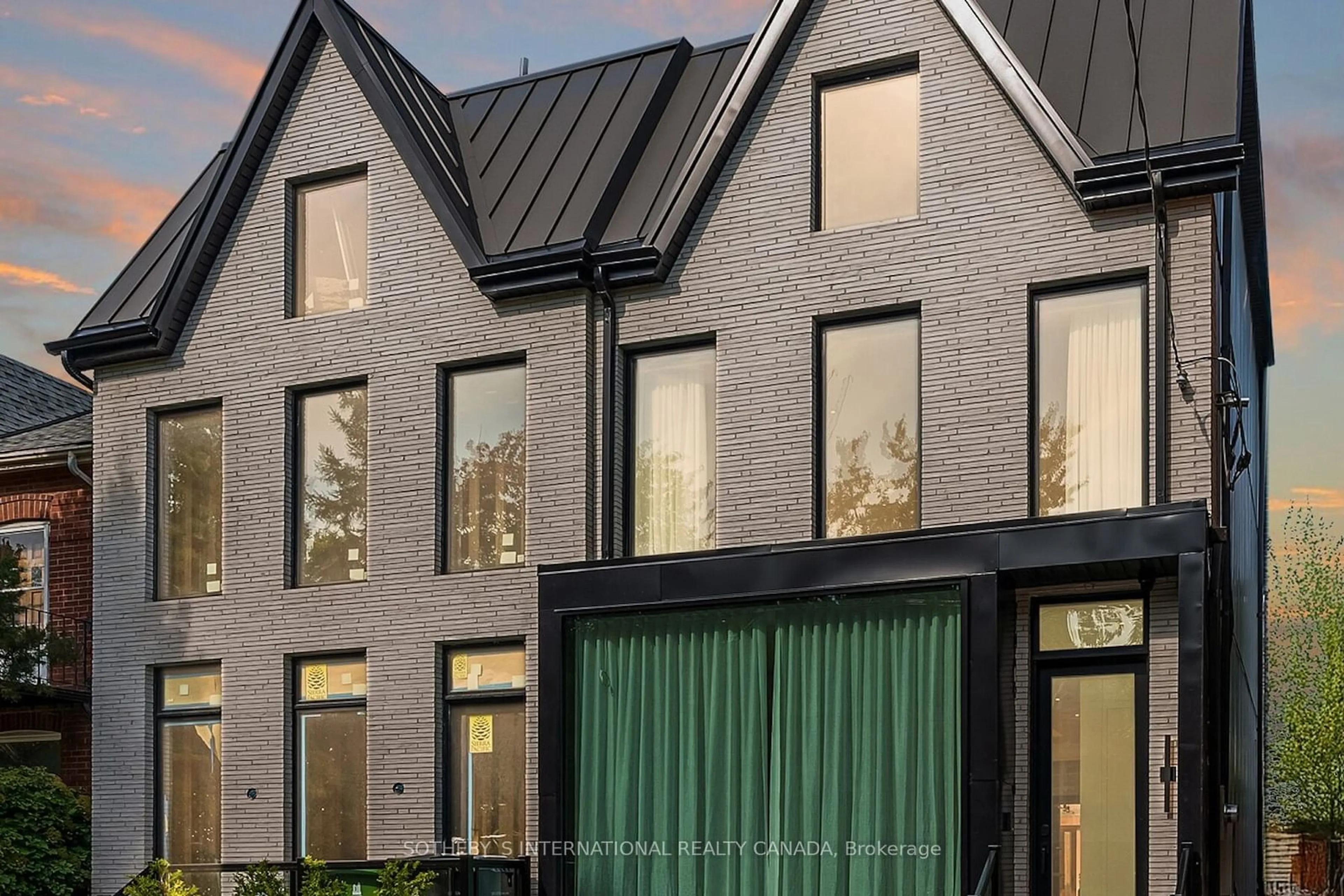 Home with brick exterior material for 48 Shaftesbury Ave, Toronto Ontario M4T 1A2