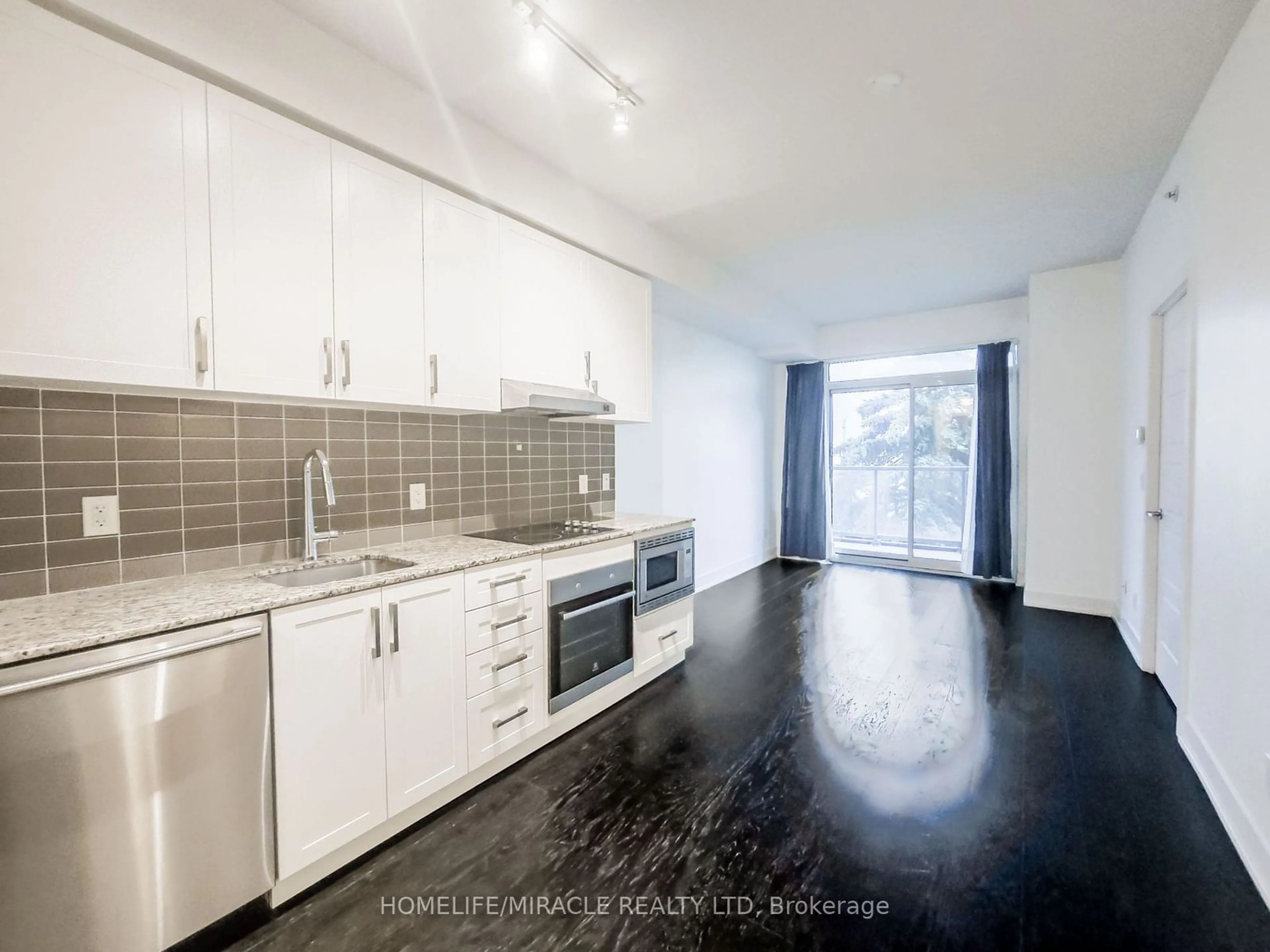 Open concept kitchen for 7 Kenaston Gdns #121, Toronto Ontario M2K 1G7