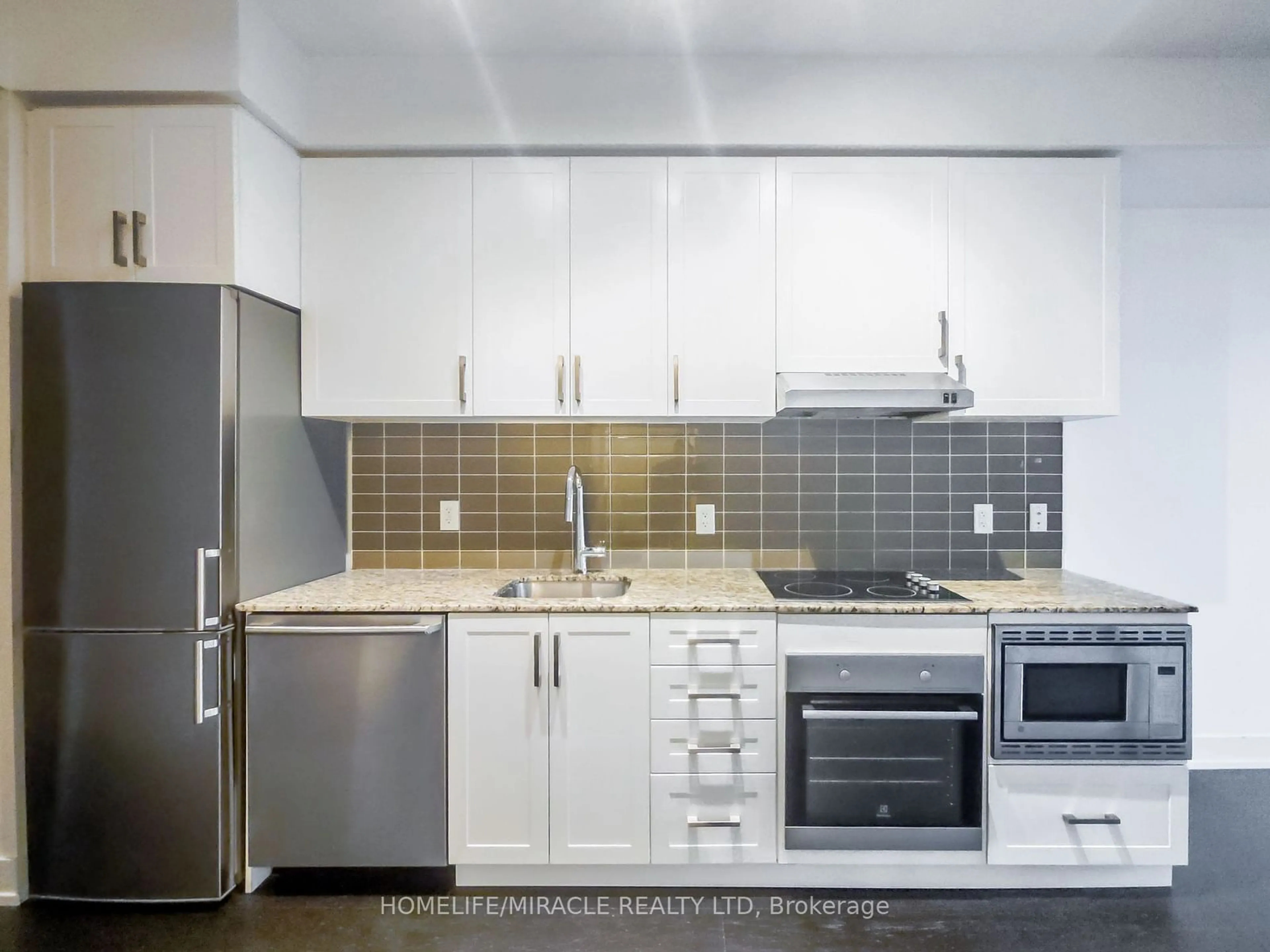 Standard kitchen for 7 Kenaston Gdns #121, Toronto Ontario M2K 1G7