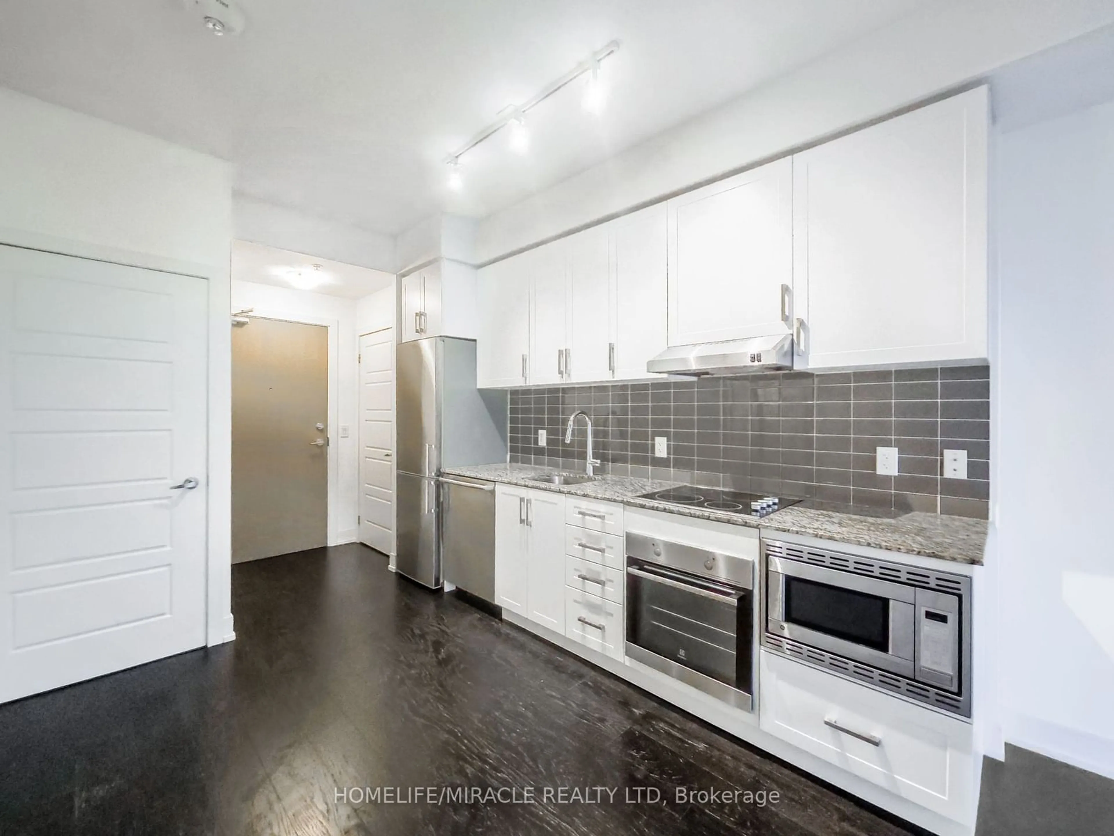 Standard kitchen, wood floors for 7 Kenaston Gdns #121, Toronto Ontario M2K 1G7