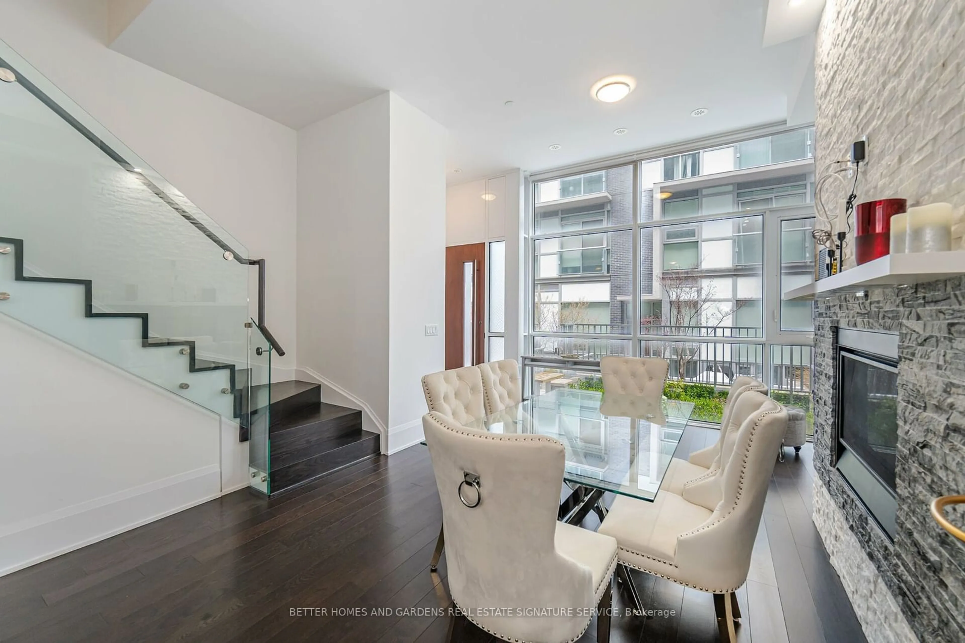 Dining room, wood floors for 101 Erskine Ave #TH05, Toronto Ontario M4P 0C5