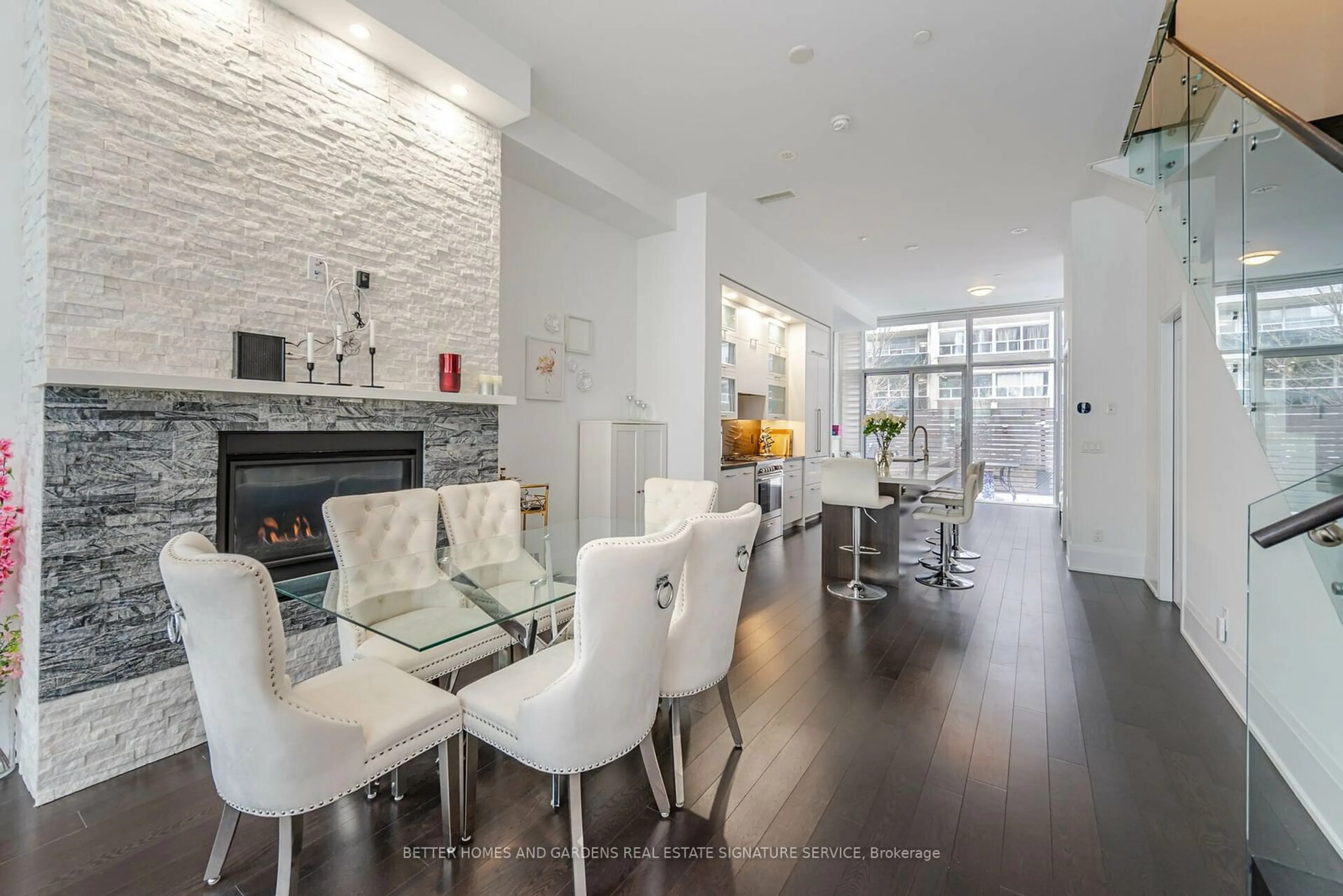 Dining room, wood floors for 101 Erskine Ave #TH05, Toronto Ontario M4P 0C5