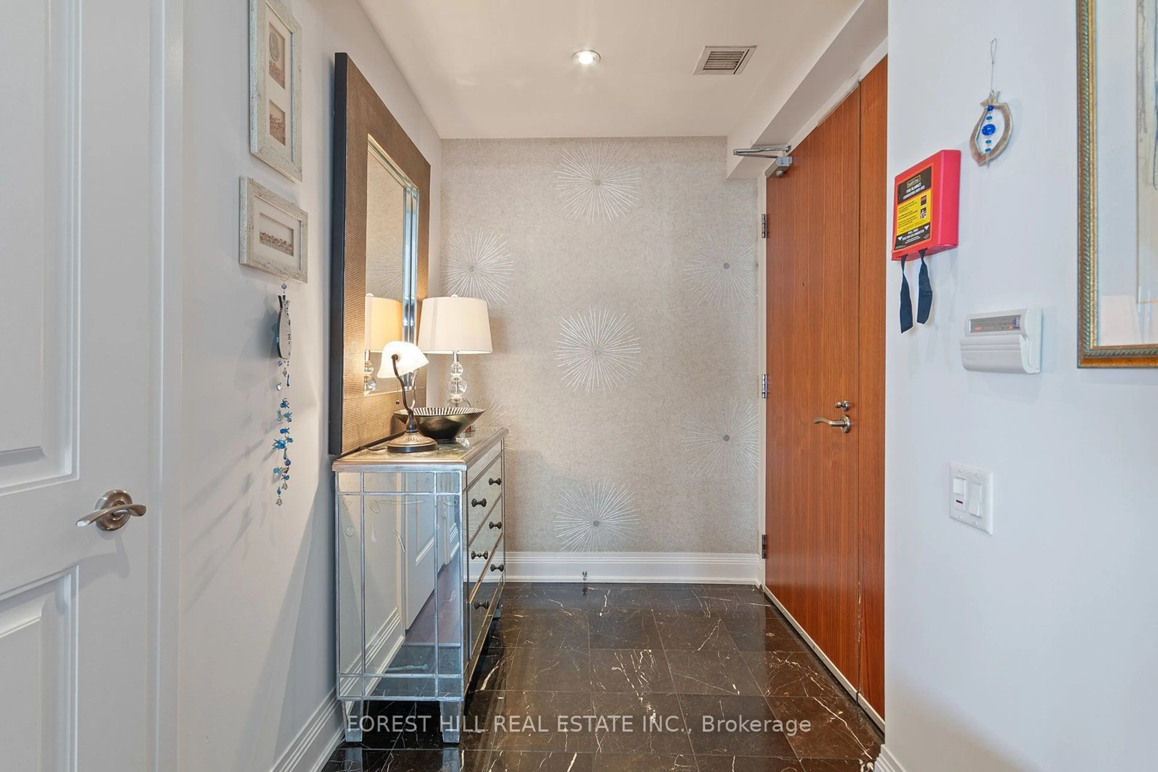 Indoor entryway, wood floors for 2191 Yonge St #4906, Toronto Ontario M4S 3H8