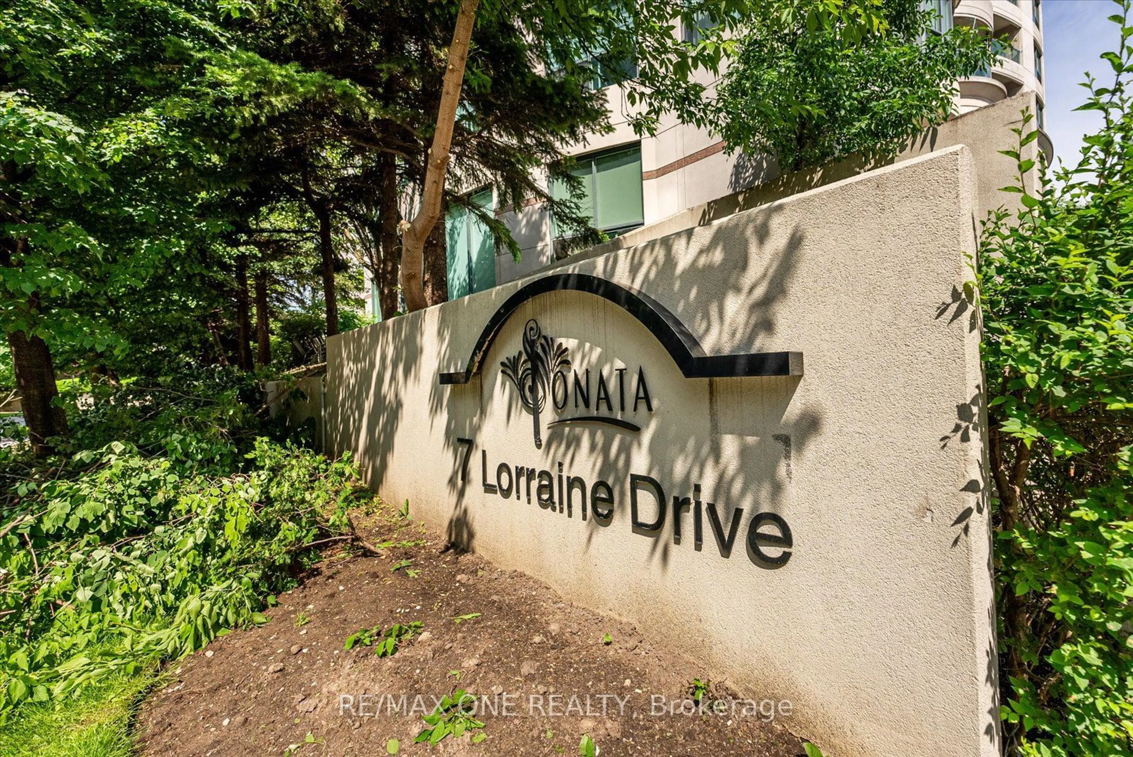 A pic from exterior of the house or condo, the street view for 7 Lorraine Dr #909, Toronto Ontario M2N 7H2