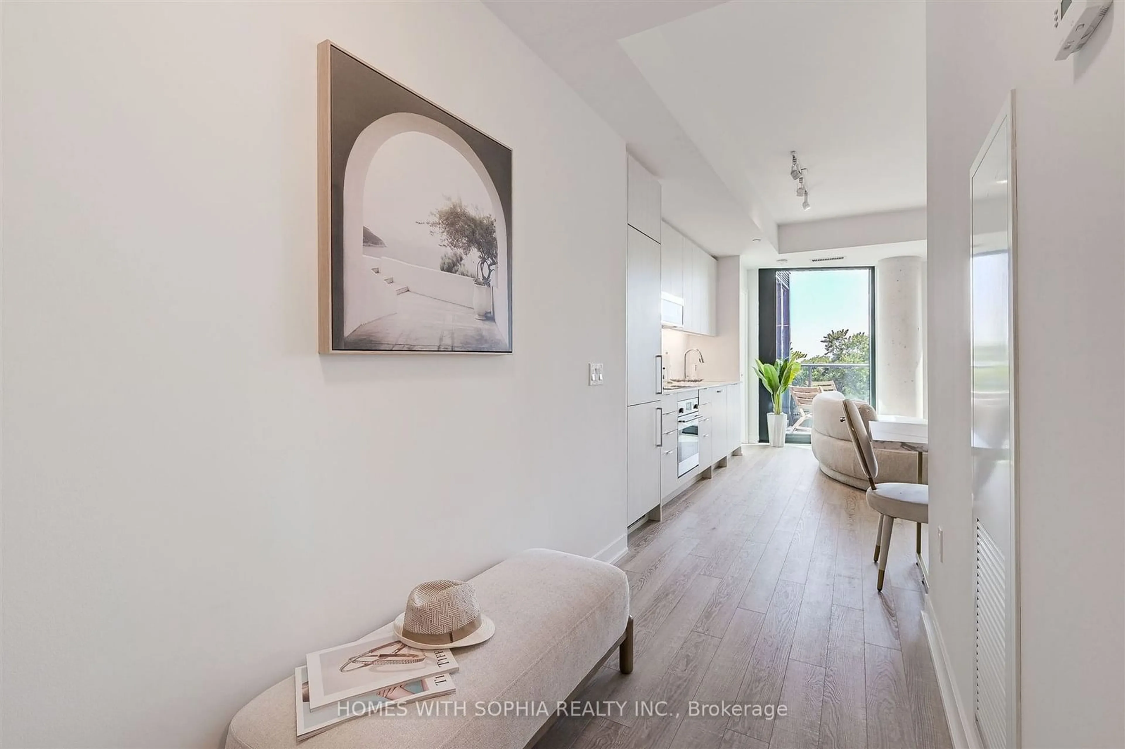 Indoor entryway, wood floors for 250 Lawrence Ave #607, Toronto Ontario M5M 1B2