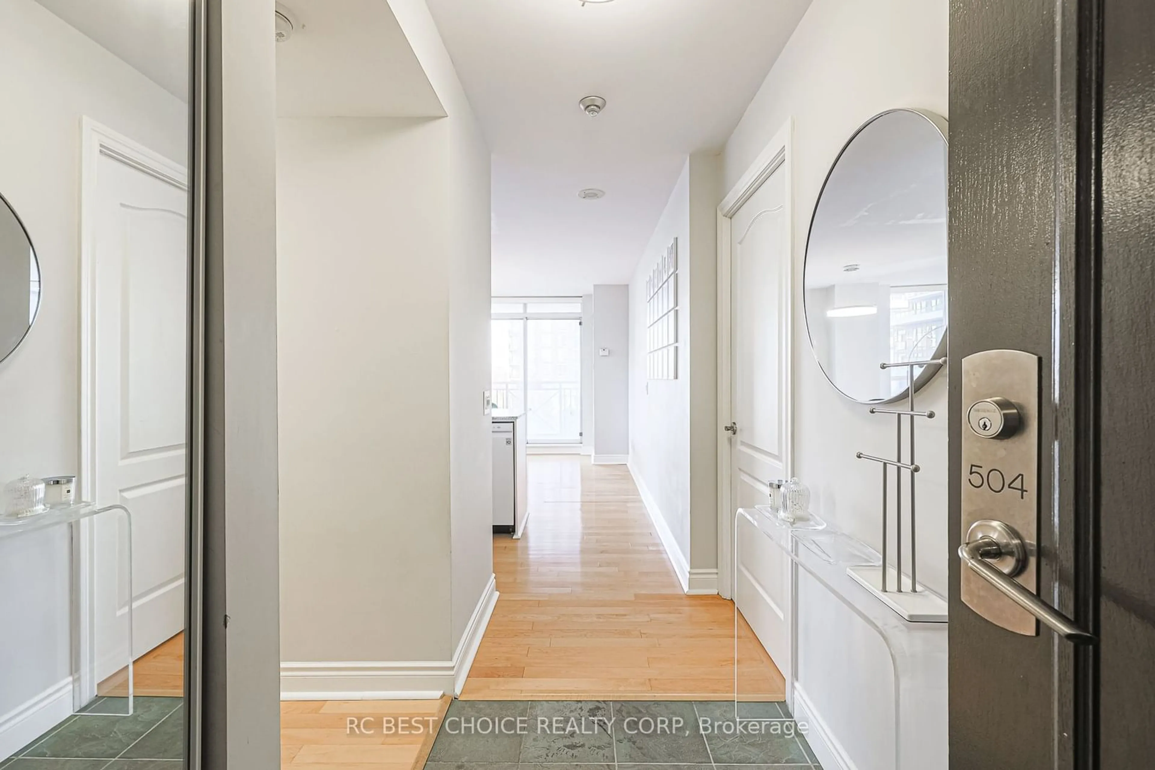 Indoor entryway, wood floors for 1103 Leslie St #504, Toronto Ontario M3C 4G8