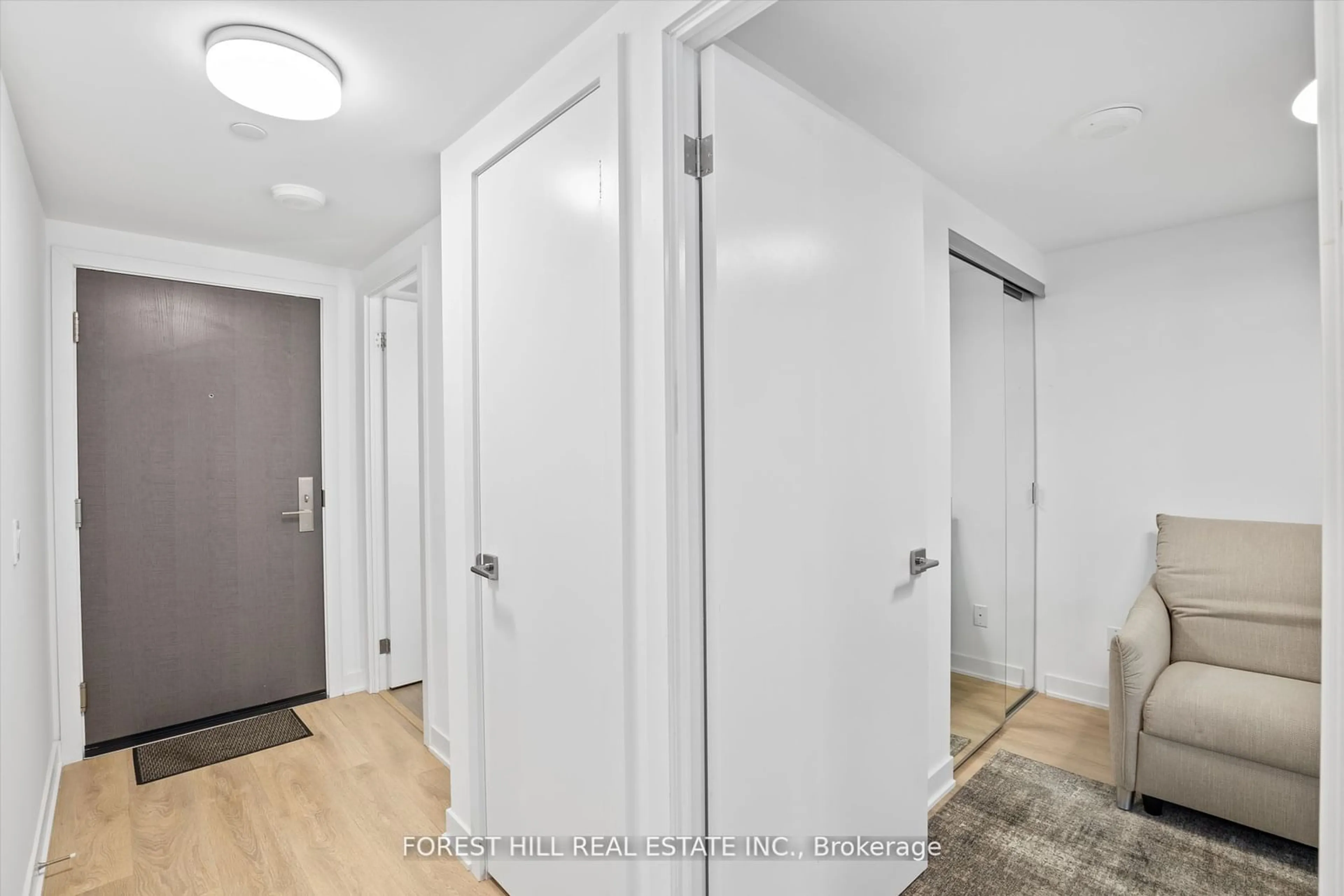 Indoor entryway, wood floors for 188 Cumberland St #604, Toronto Ontario M5R 0B6