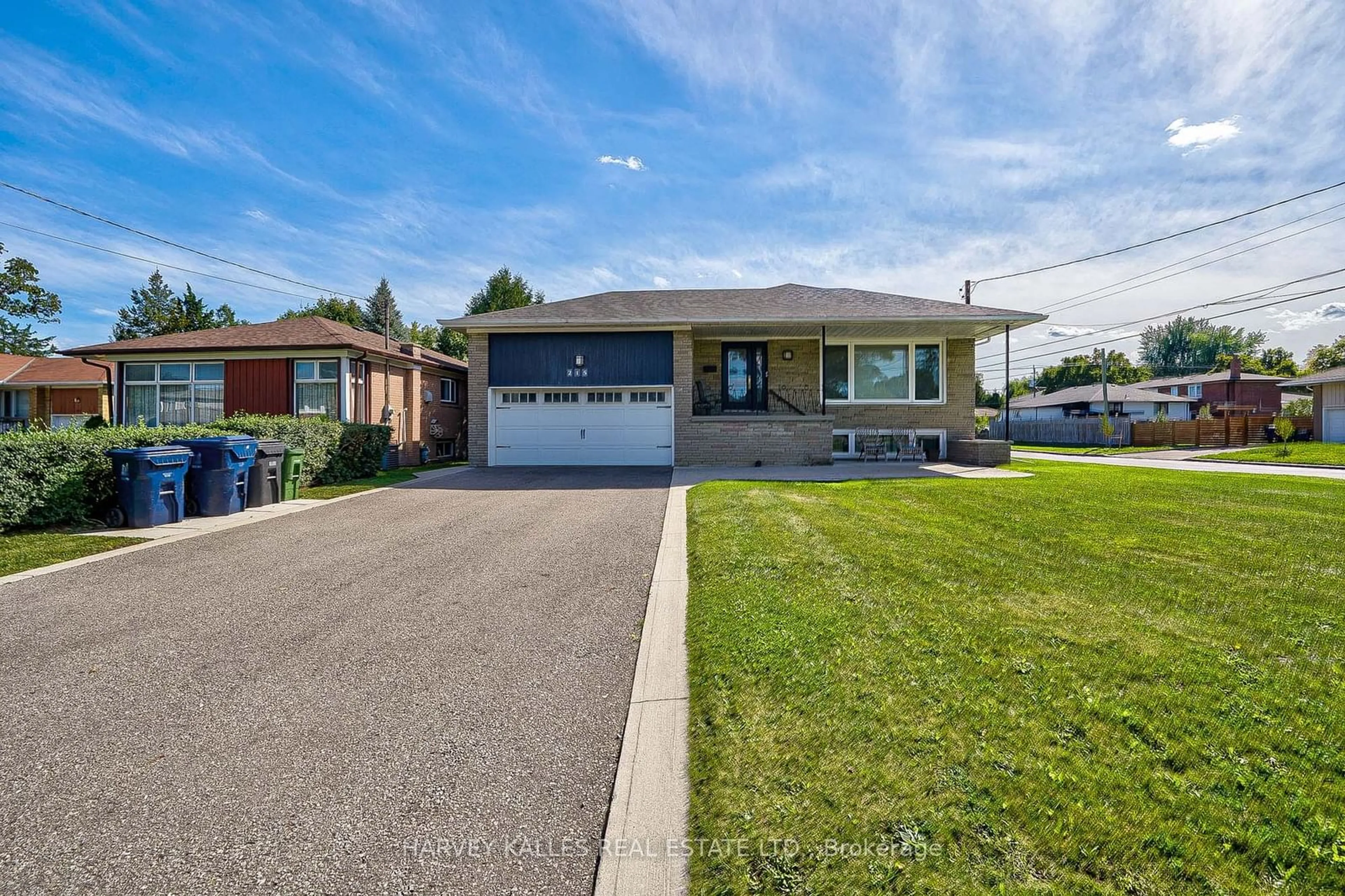 Frontside or backside of a home, the street view for 215 Searle Ave, Toronto Ontario M3H 4B6