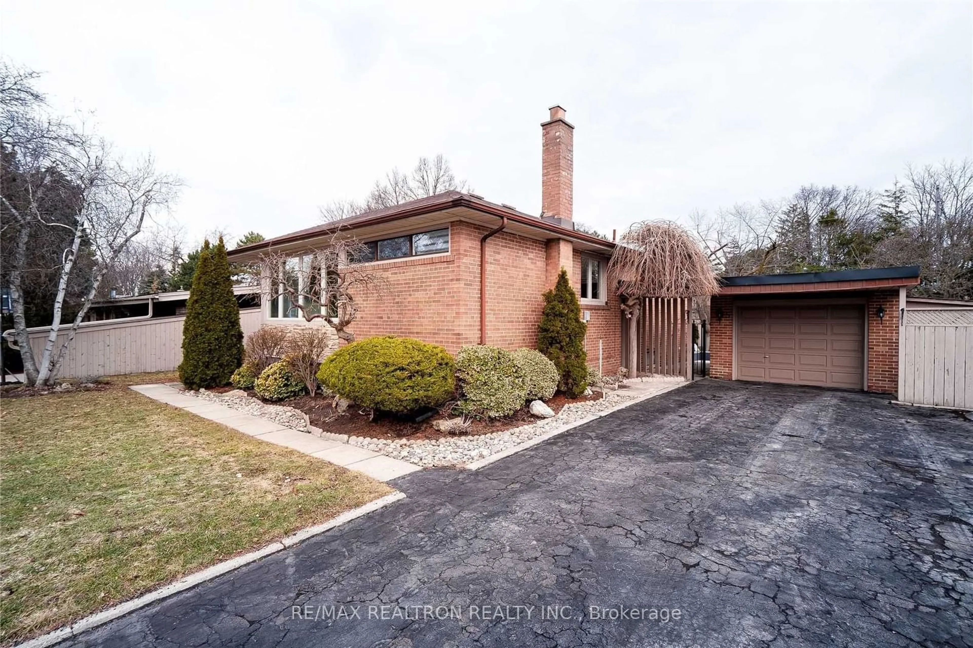 Home with brick exterior material for 5 Terrington Crt, Toronto Ontario M3B 2J9