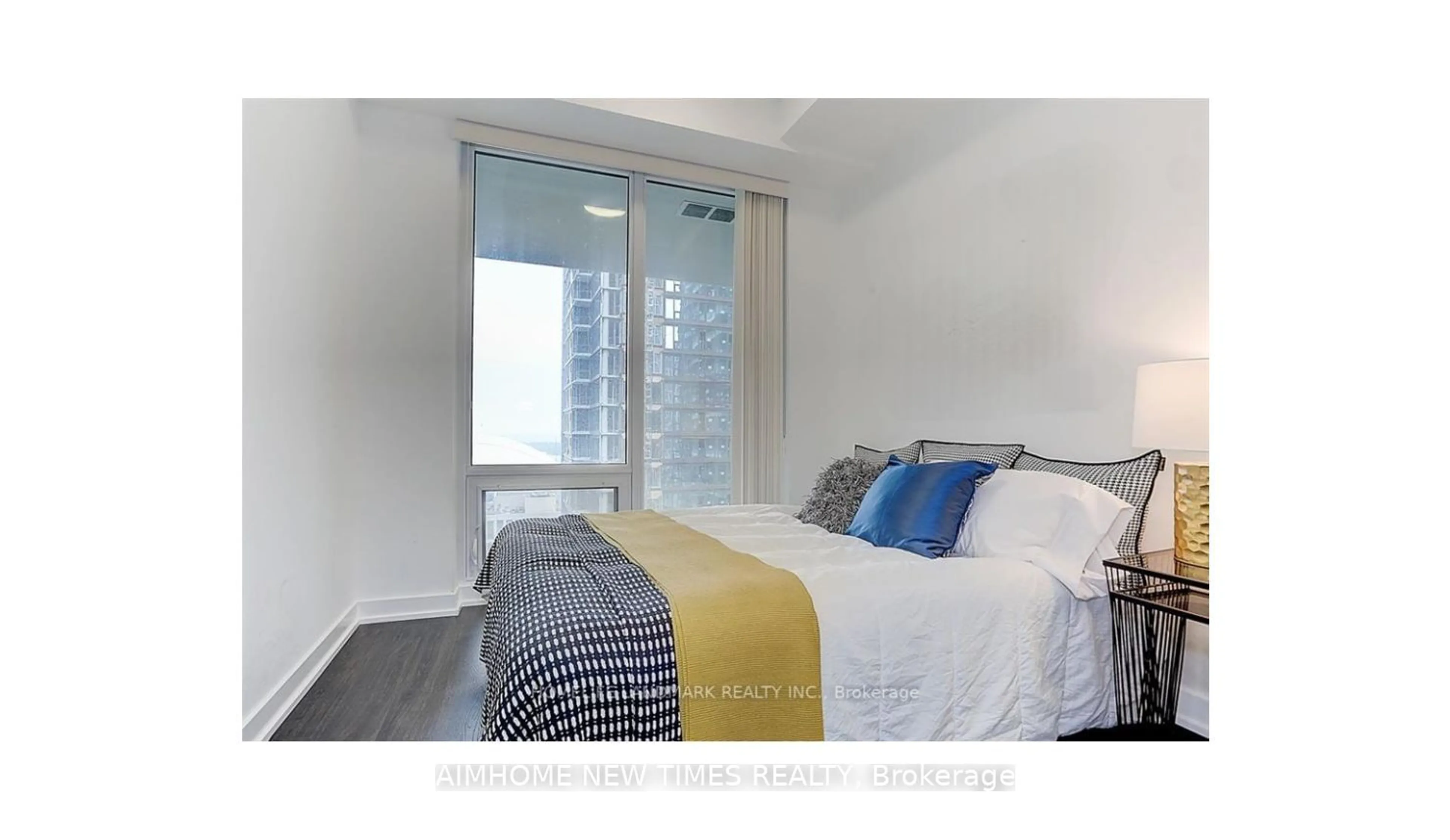 Bedroom, carpet floors for 125 Blue Jays Way #3311, Toronto Ontario M5V 0N5