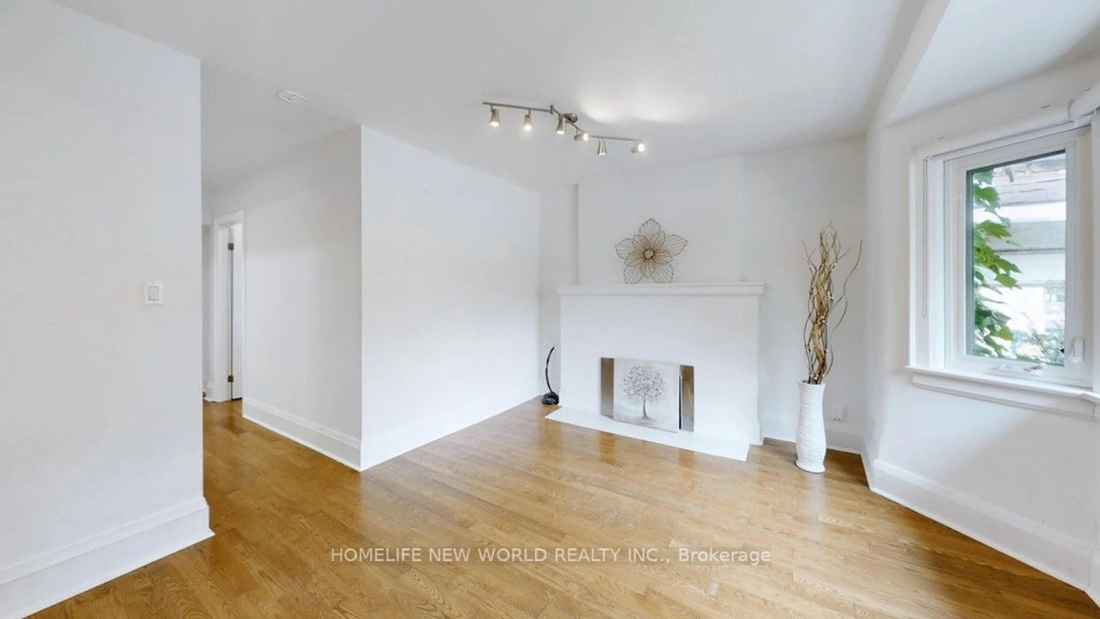 A pic of a room, wood floors for 14 Franklin Ave, Toronto Ontario M2N 1B6