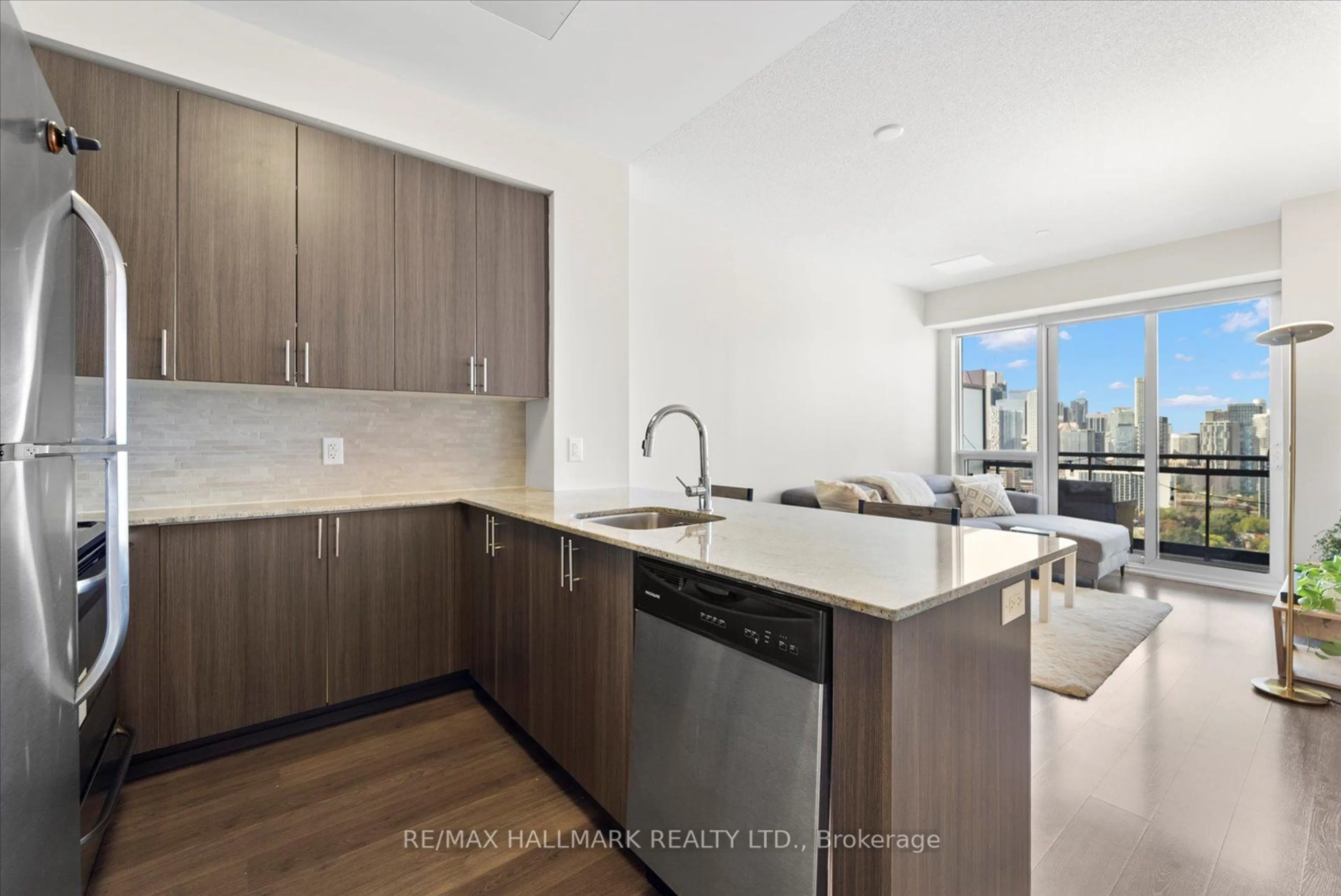 Open concept kitchen for 225 Sackville St #Ph2606, Toronto Ontario M5A 3H1