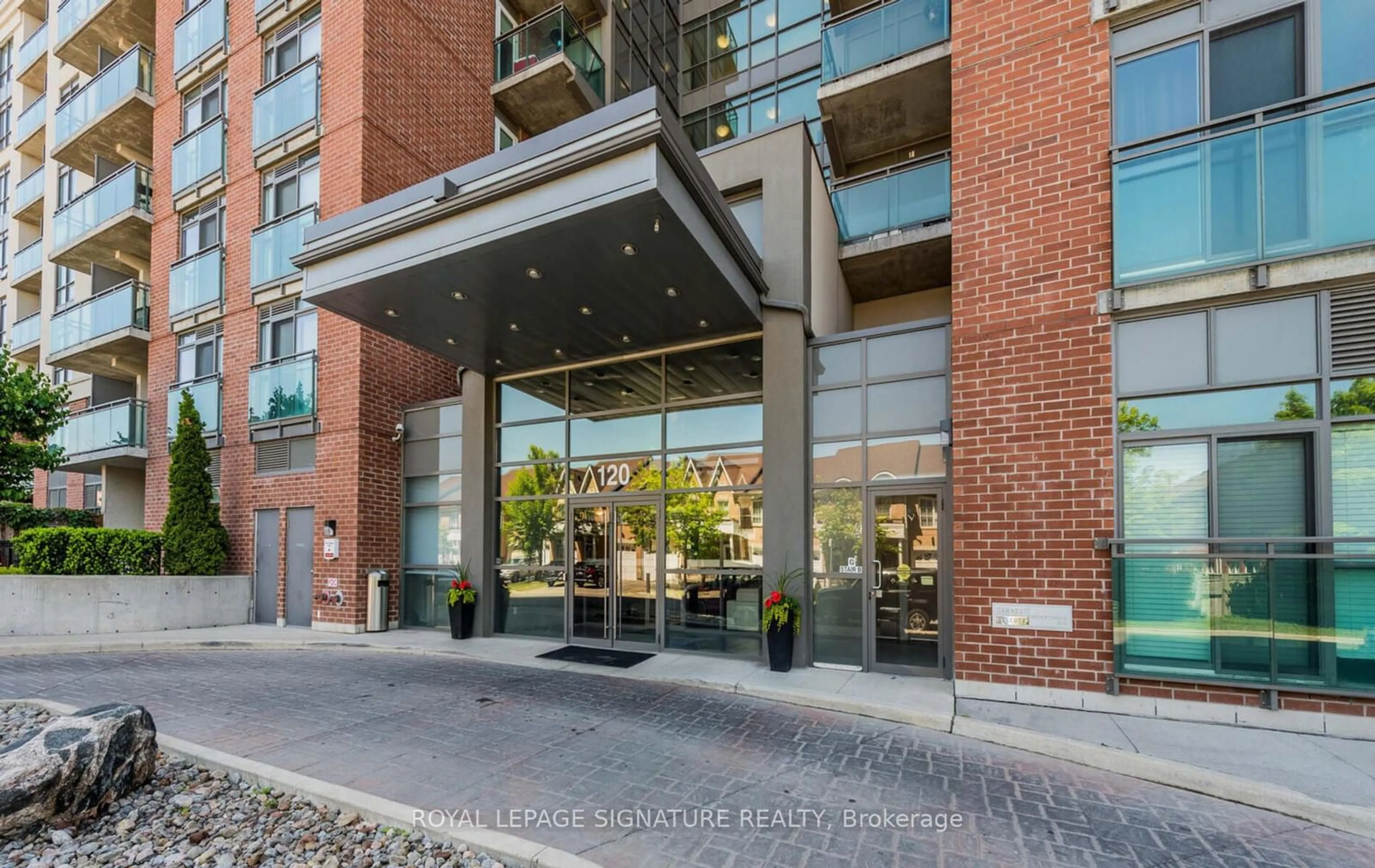 Indoor foyer for 120 Dallimore Circ #623, Toronto Ontario M3C 4J1