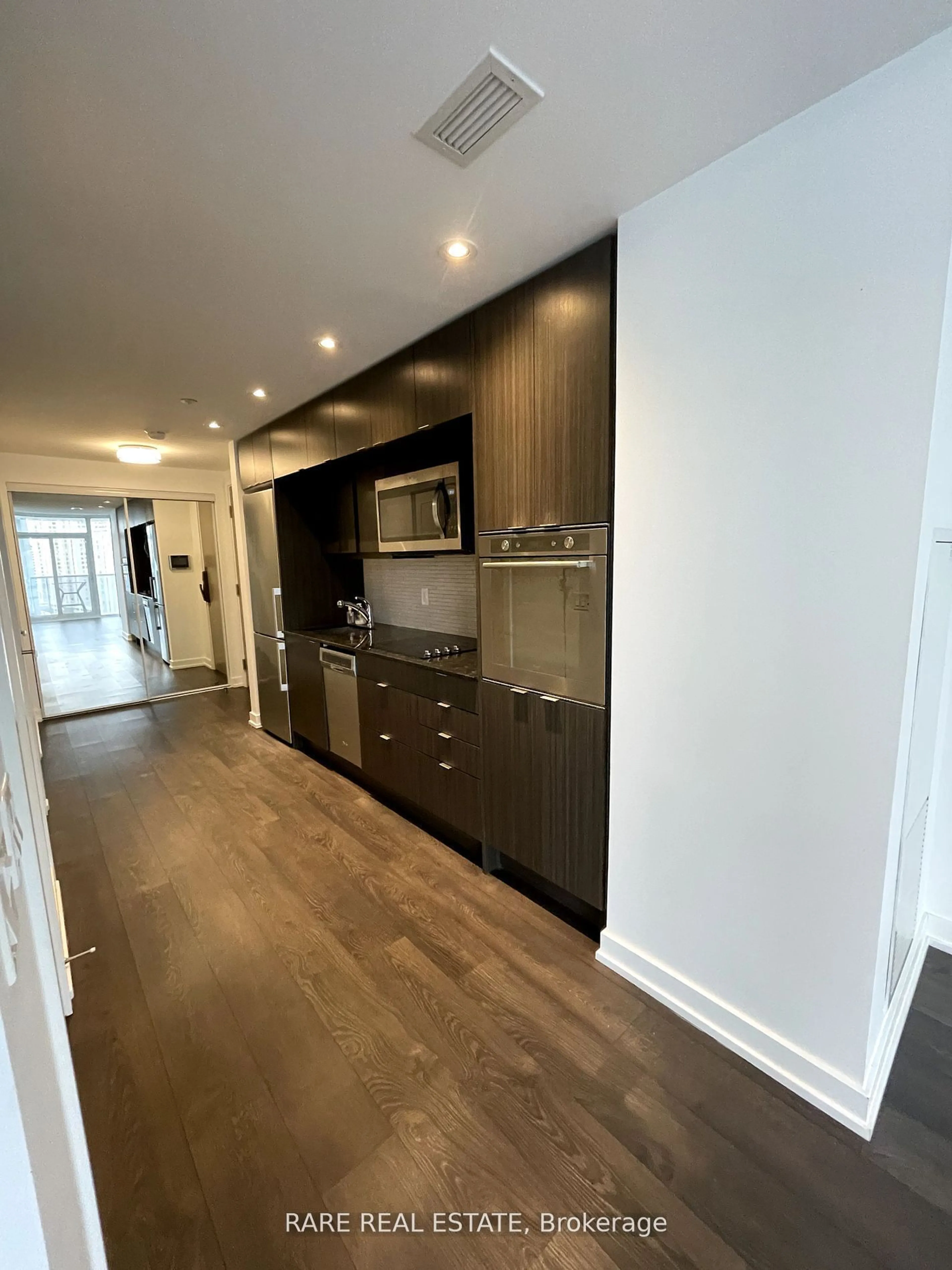 Open concept kitchen for 10 York St #1311, Toronto Ontario M5J 0E1