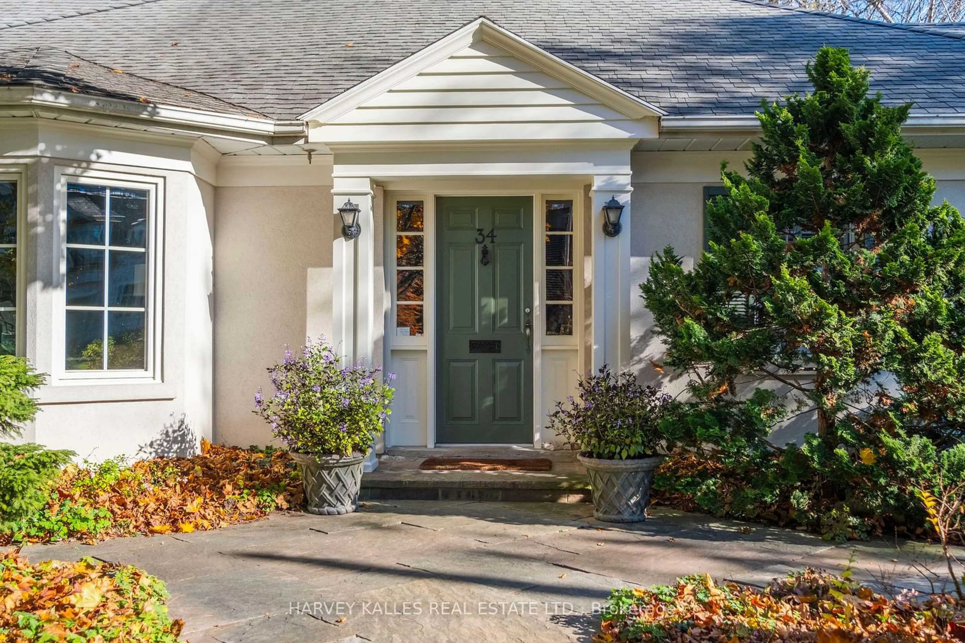 Indoor entryway for 34 Plymbridge Cres, Toronto Ontario M2P 1P5