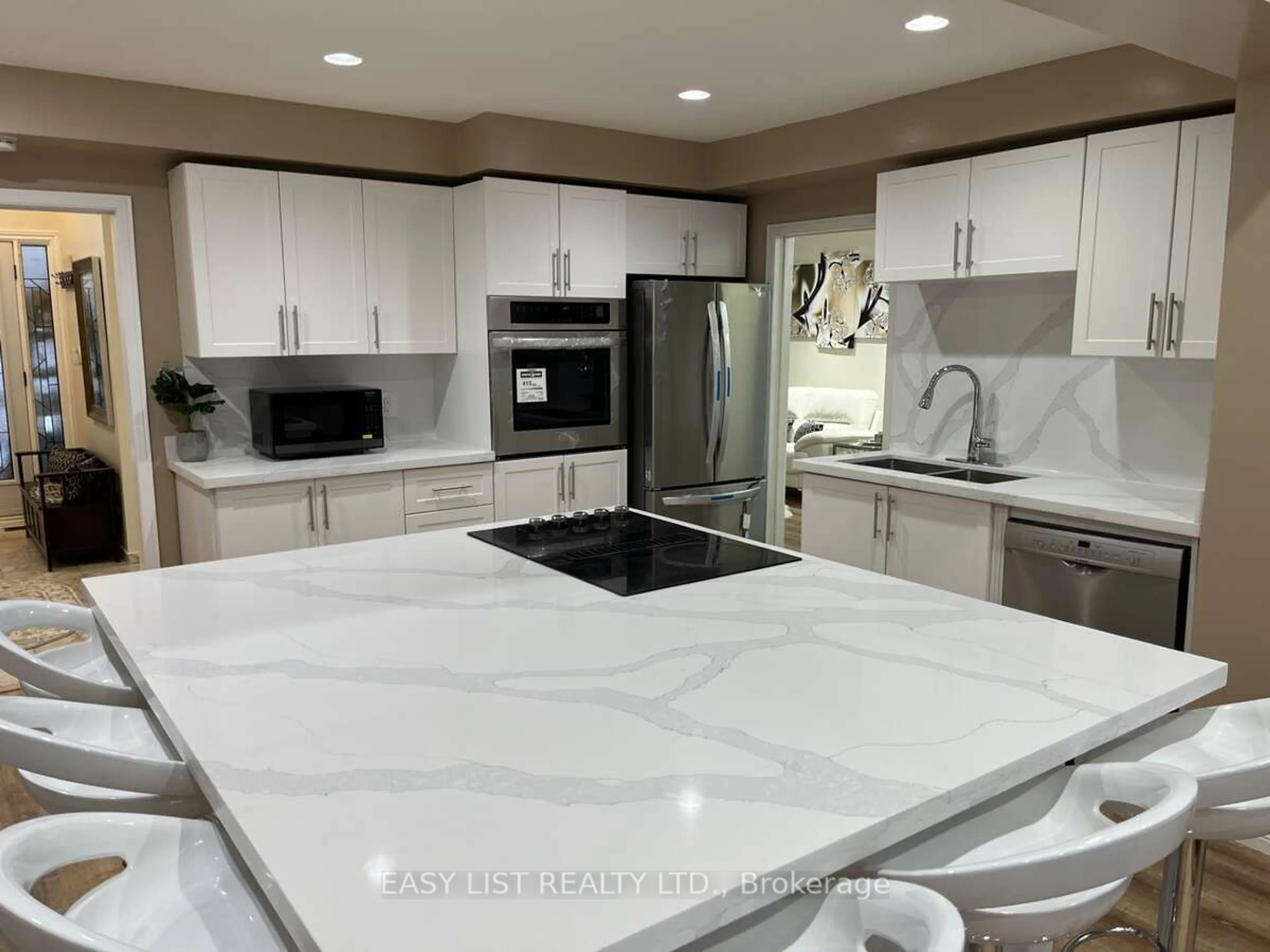 Contemporary kitchen, ceramic floors for 5 Stonedene Blvd, Toronto Ontario M2R 3C6