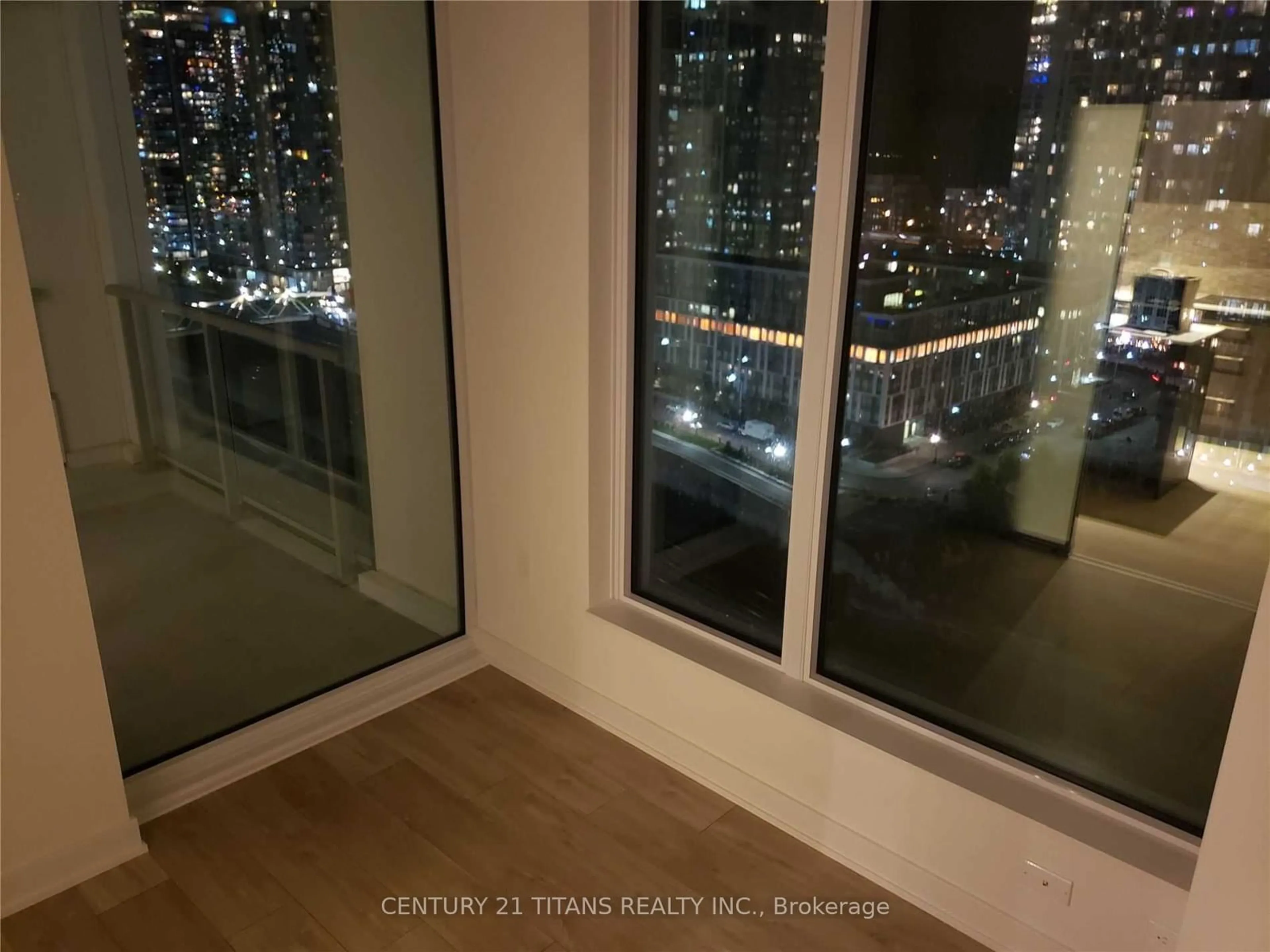 Unknown indoor space, unknown floor for 27 Bathurst St #1702, Toronto Ontario M5V 2P1