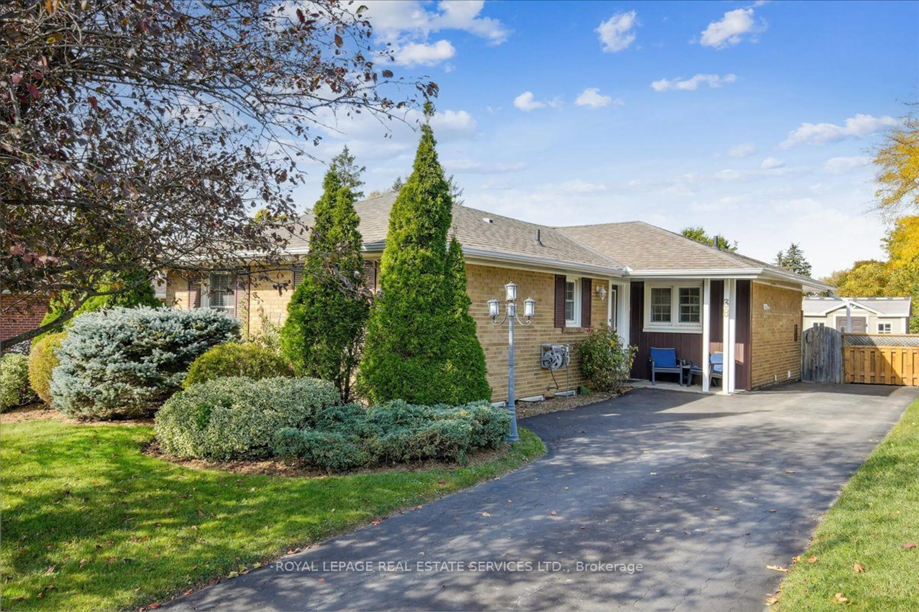 Frontside or backside of a home, cottage for 38 Elvaston Dr, Toronto Ontario M4A 1N3