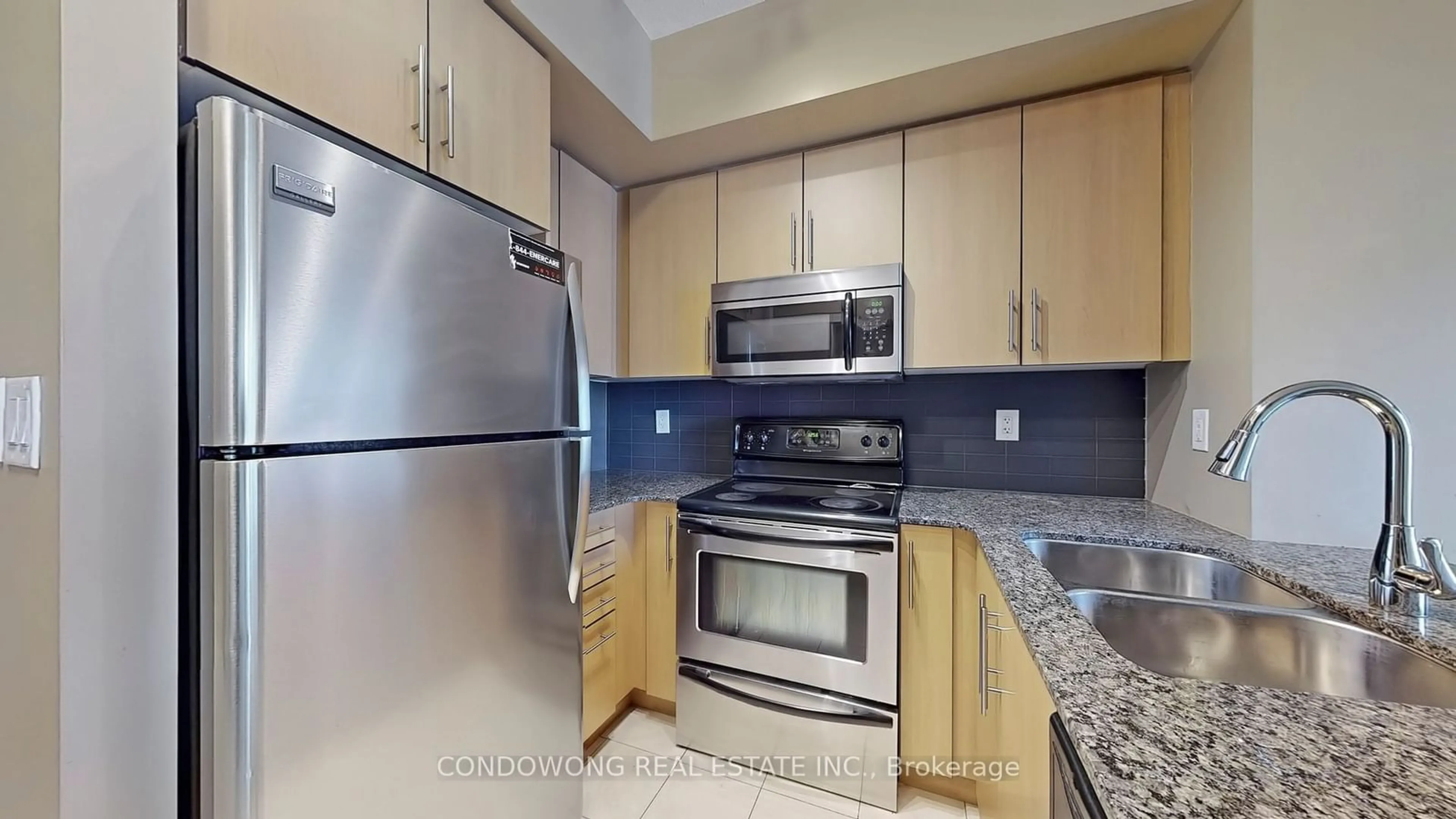 Standard kitchen for 65 Bremner Blvd #3402, Toronto Ontario M5J 0A7