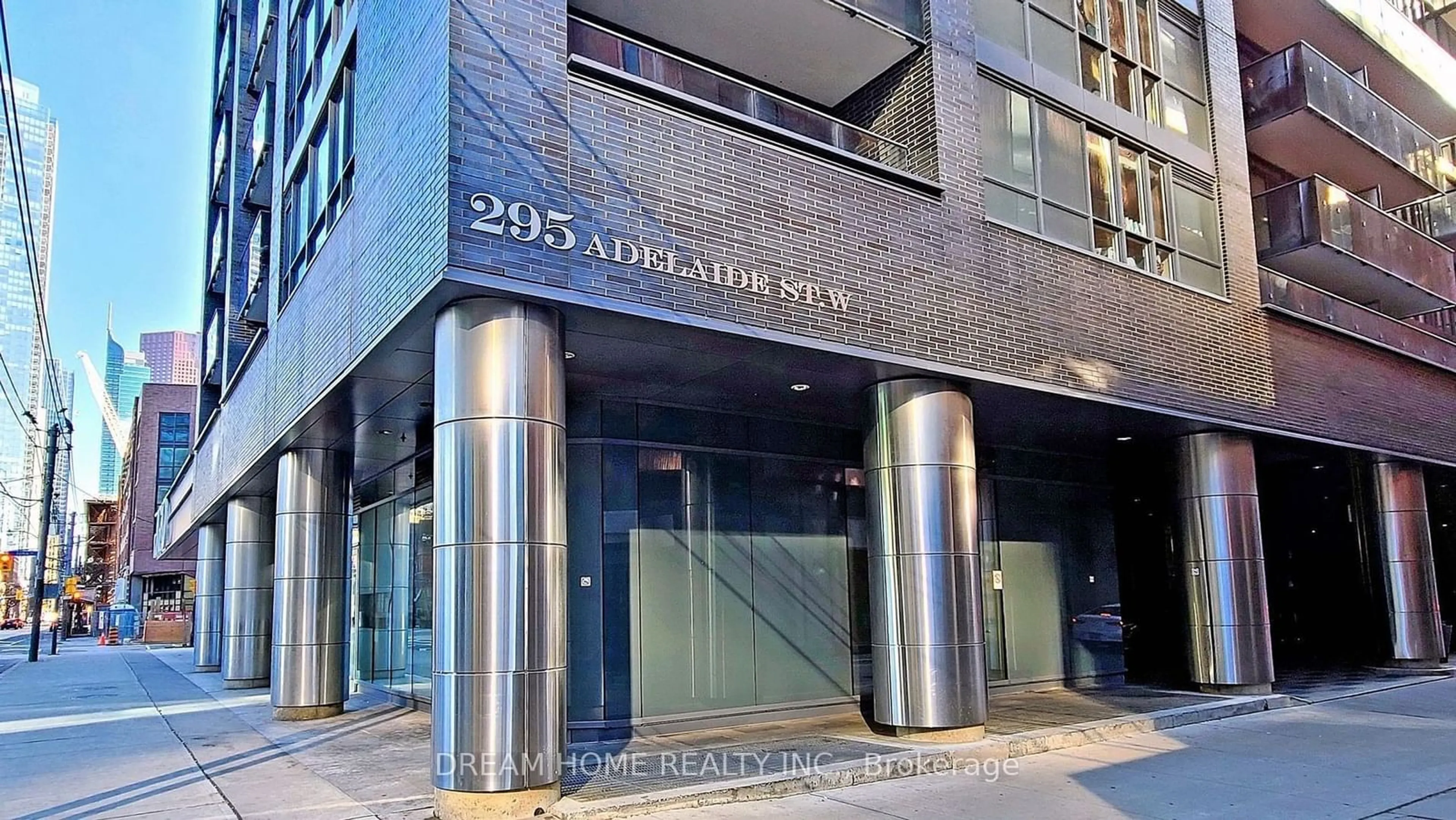 Indoor foyer for 295 Adelaide St #1505, Toronto Ontario M5V 1P7