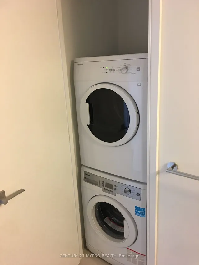 Additional property image - 28 WELLESLEY St Unit 202