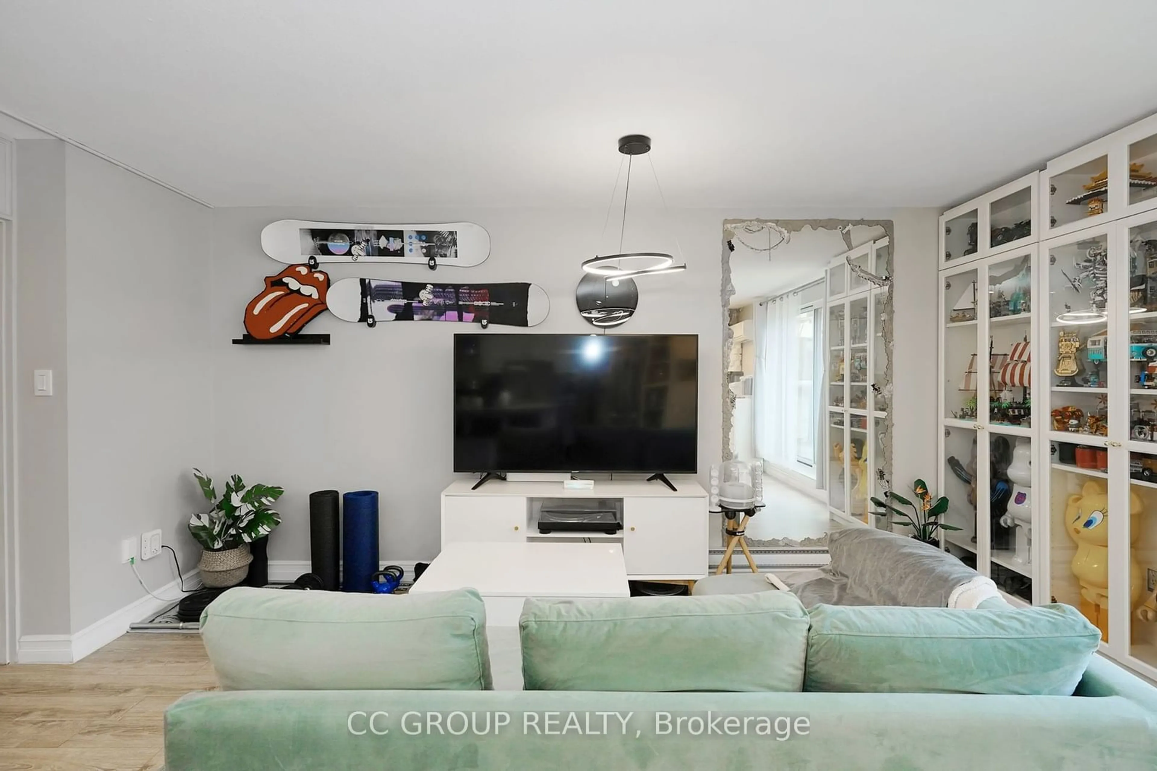 Living room, ceramic floors for 3740 Don Mills Rd #106, Toronto Ontario M2H 3J2