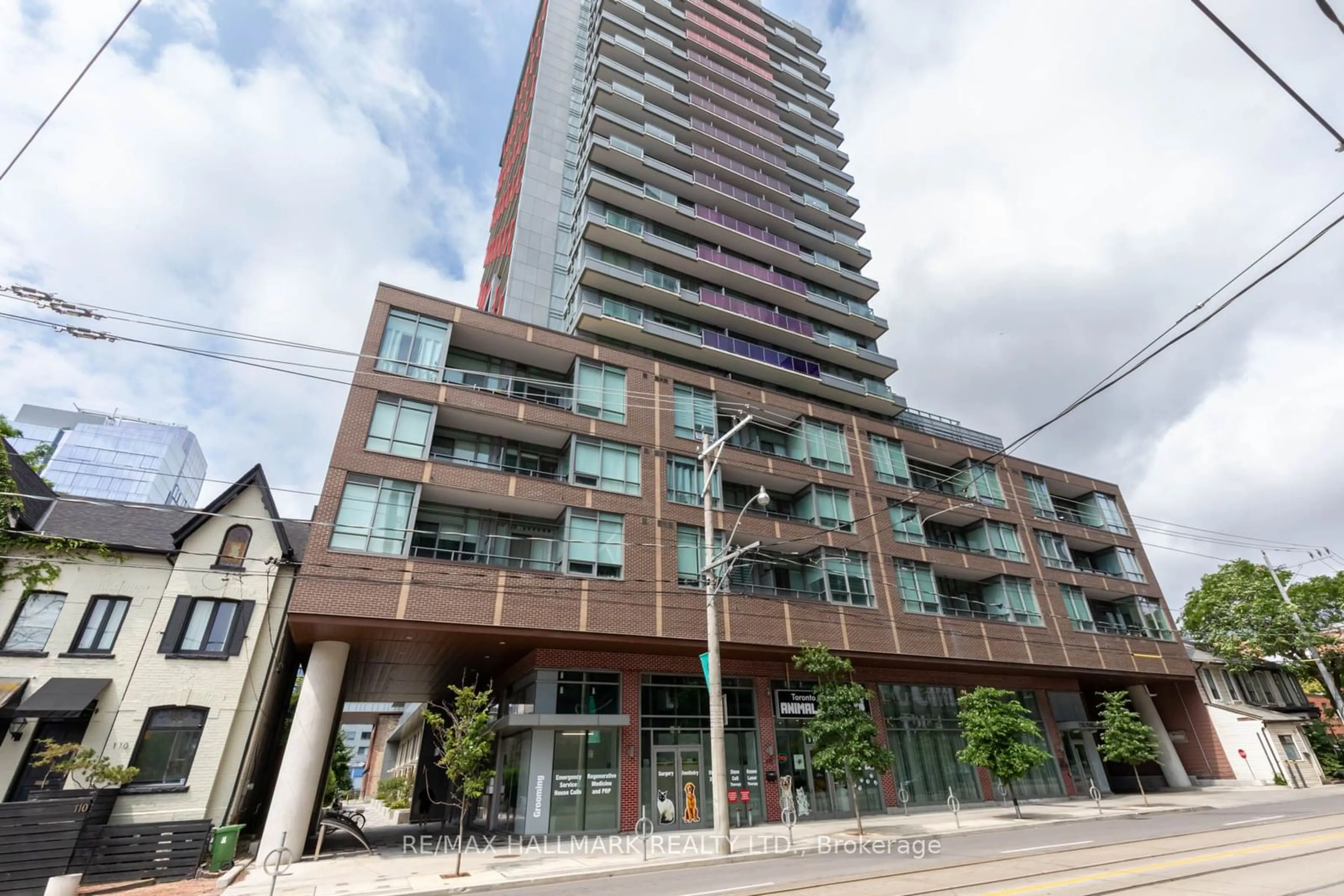 A pic from exterior of the house or condo, the front or back of building for 120 Parliament St #1009, Toronto Ontario M5A 0N6