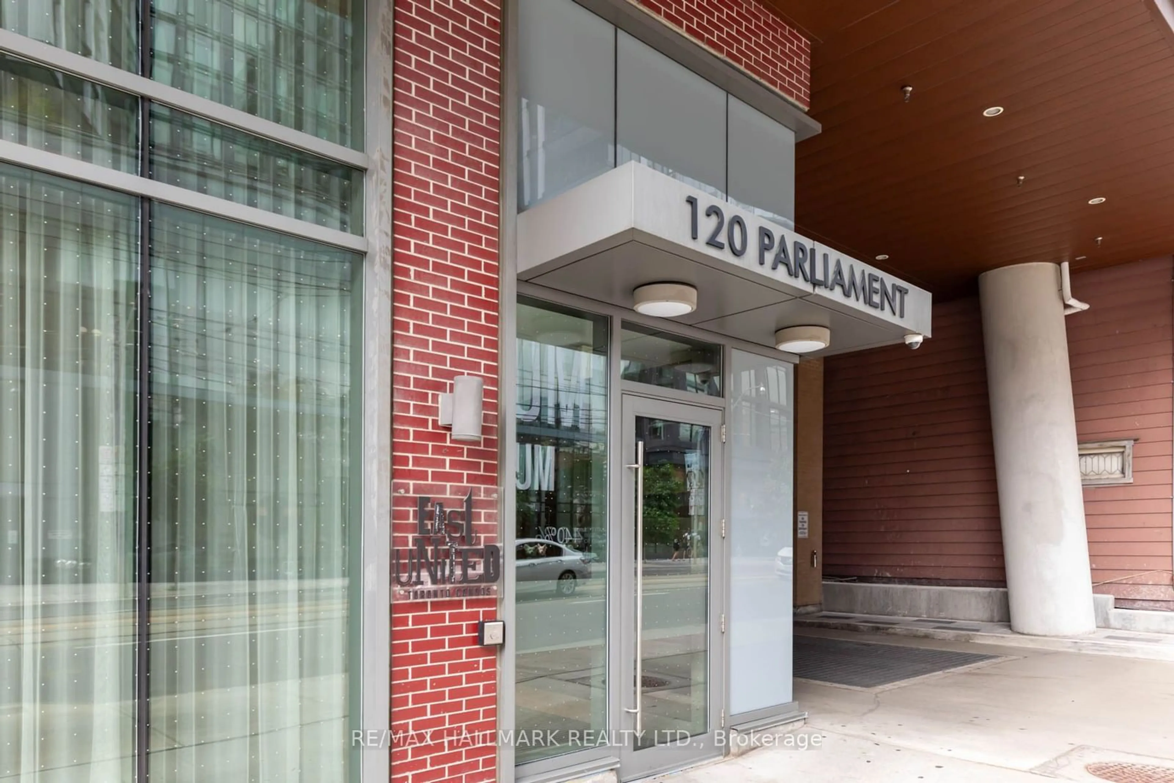 Indoor foyer for 120 Parliament St #1009, Toronto Ontario M5A 0N6