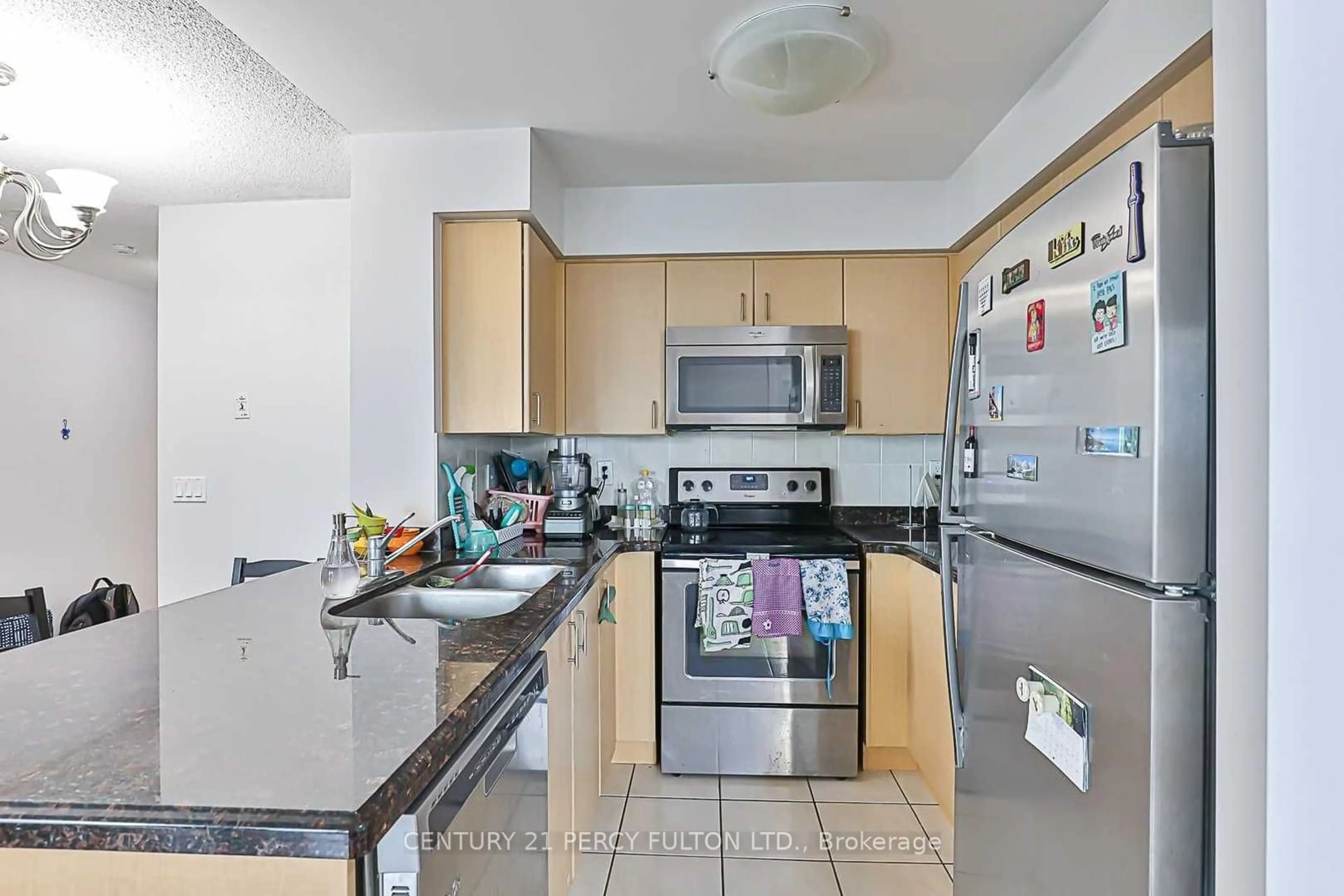 Standard kitchen for 4978 Yonge St #2115, Toronto Ontario M2N 7G8