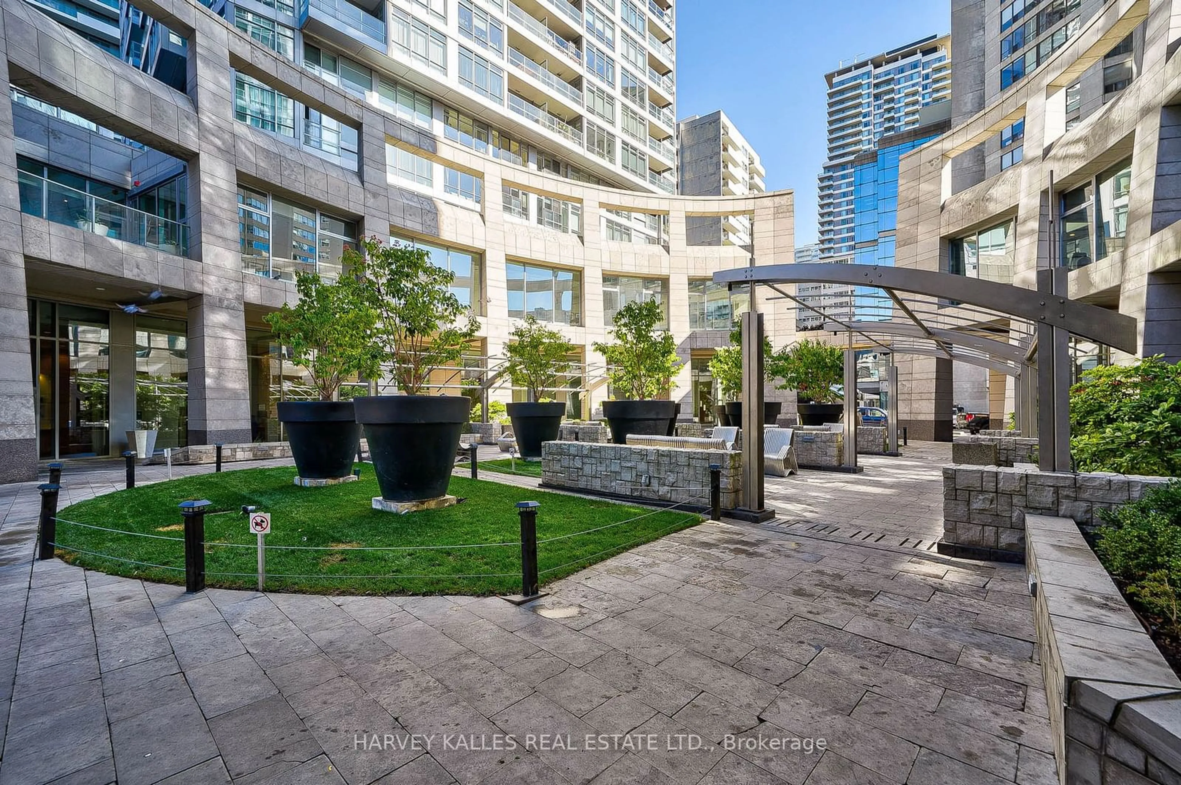 Patio, the fenced backyard for 2181 Yonge St #1612, Toronto Ontario M5S 3H7