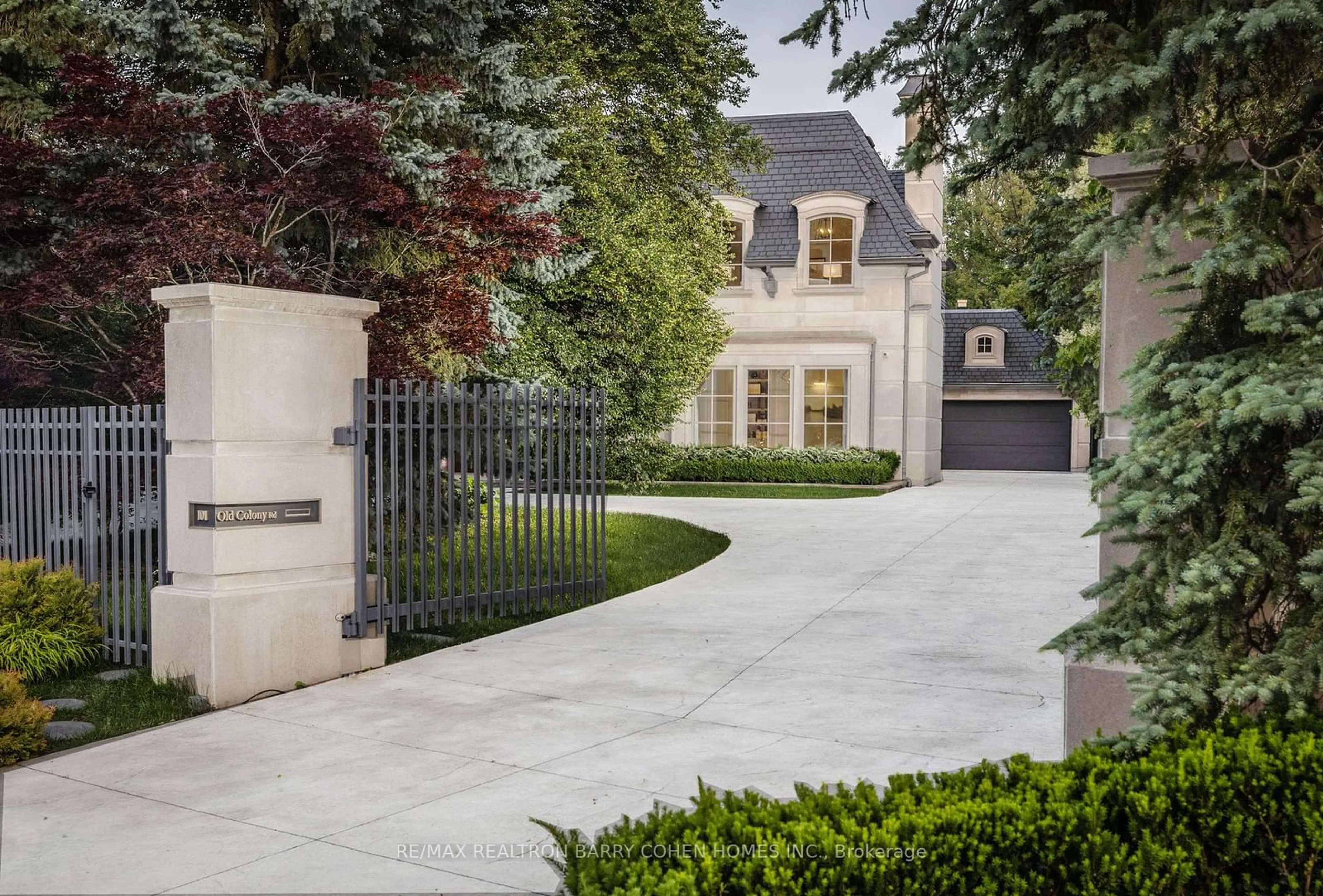 Frontside or backside of a home, the street view for 101 Old Colony Rd, Toronto Ontario M2L 2K3