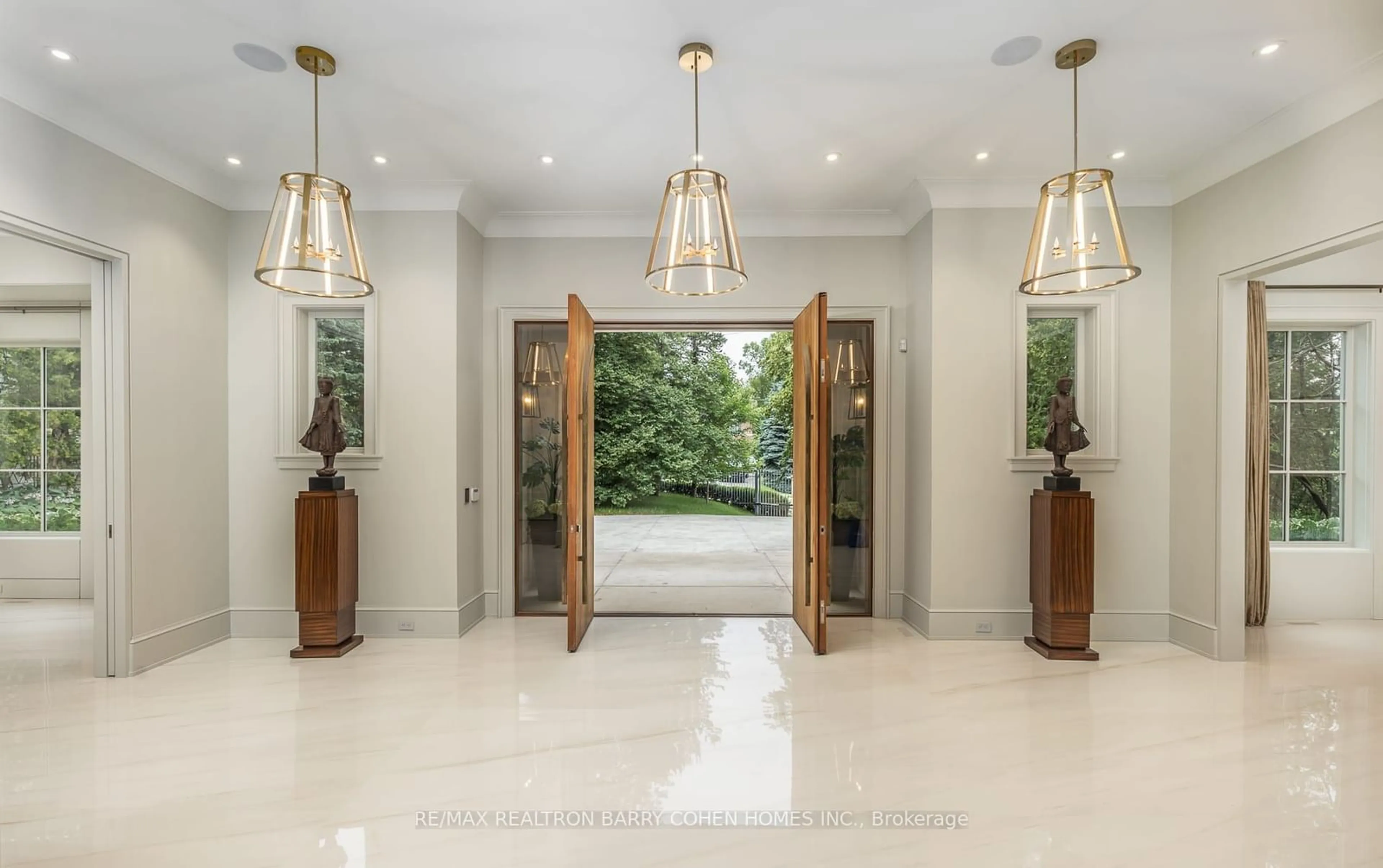 Indoor foyer, wood floors for 101 Old Colony Rd, Toronto Ontario M2L 2K3