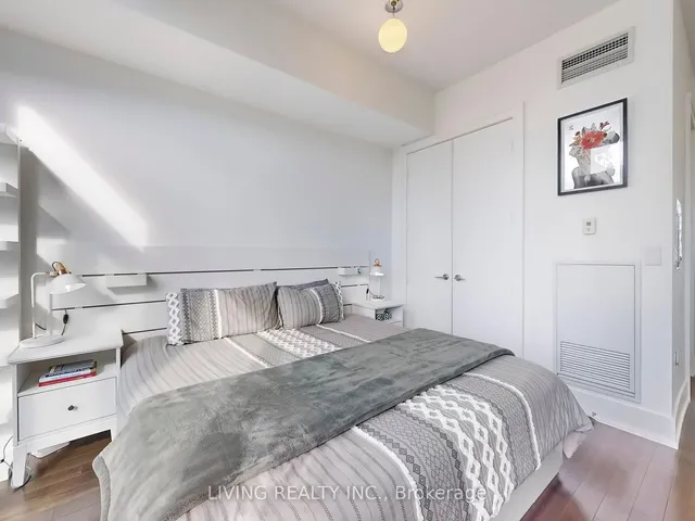 Additional property image - 39 Queens Quay Unit 940