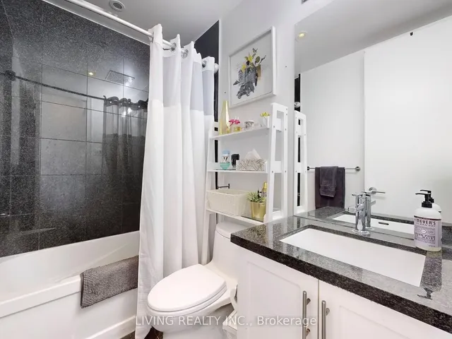 Additional property image - 39 Queens Quay Unit 940