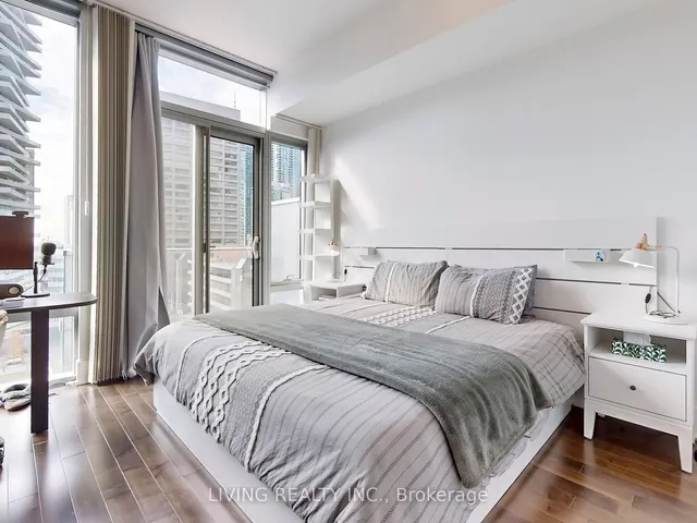 Additional property image - 39 Queens Quay Unit 940