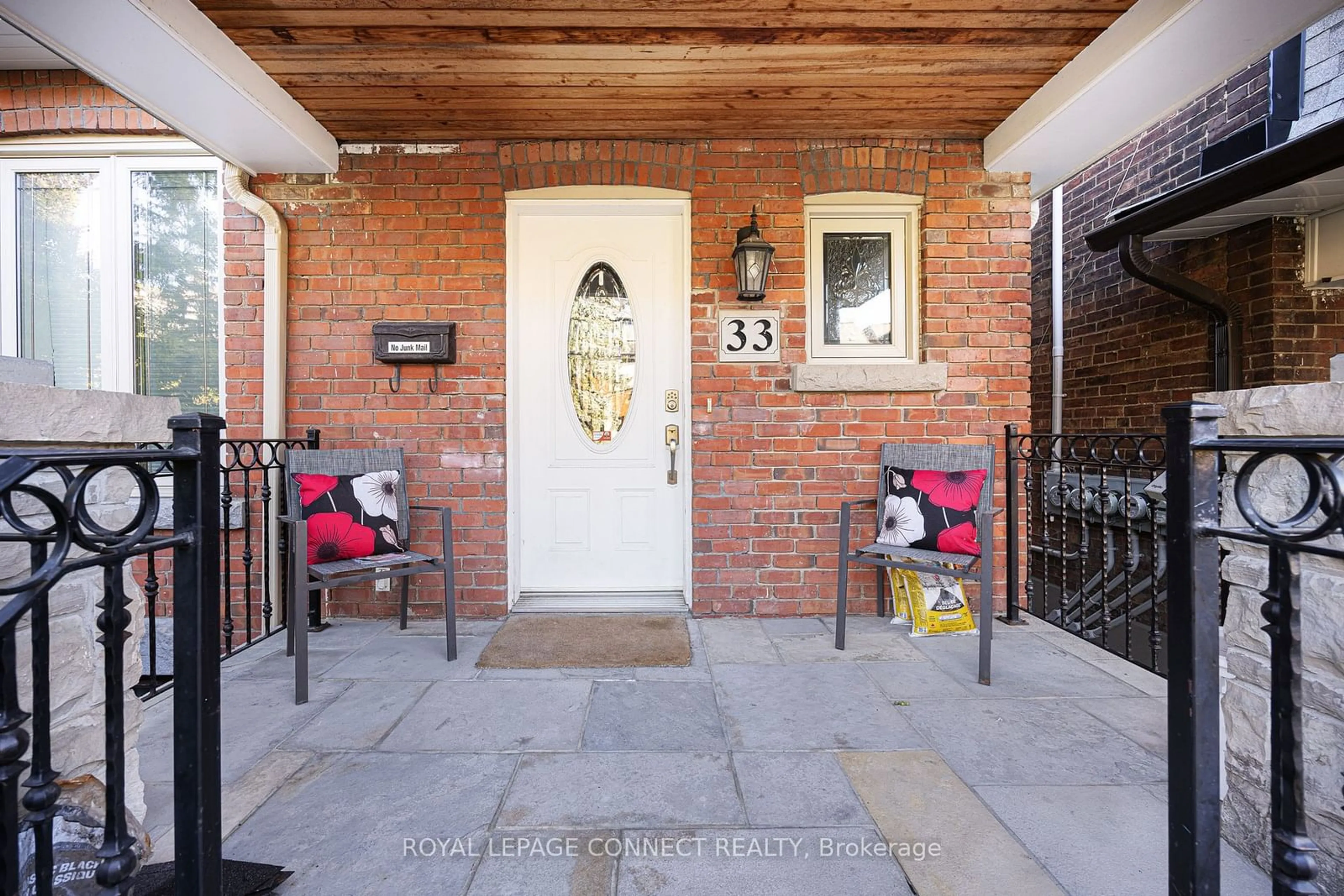 Indoor entryway, wood floors for 33 Beatrice St, Toronto Ontario M6J 2T2