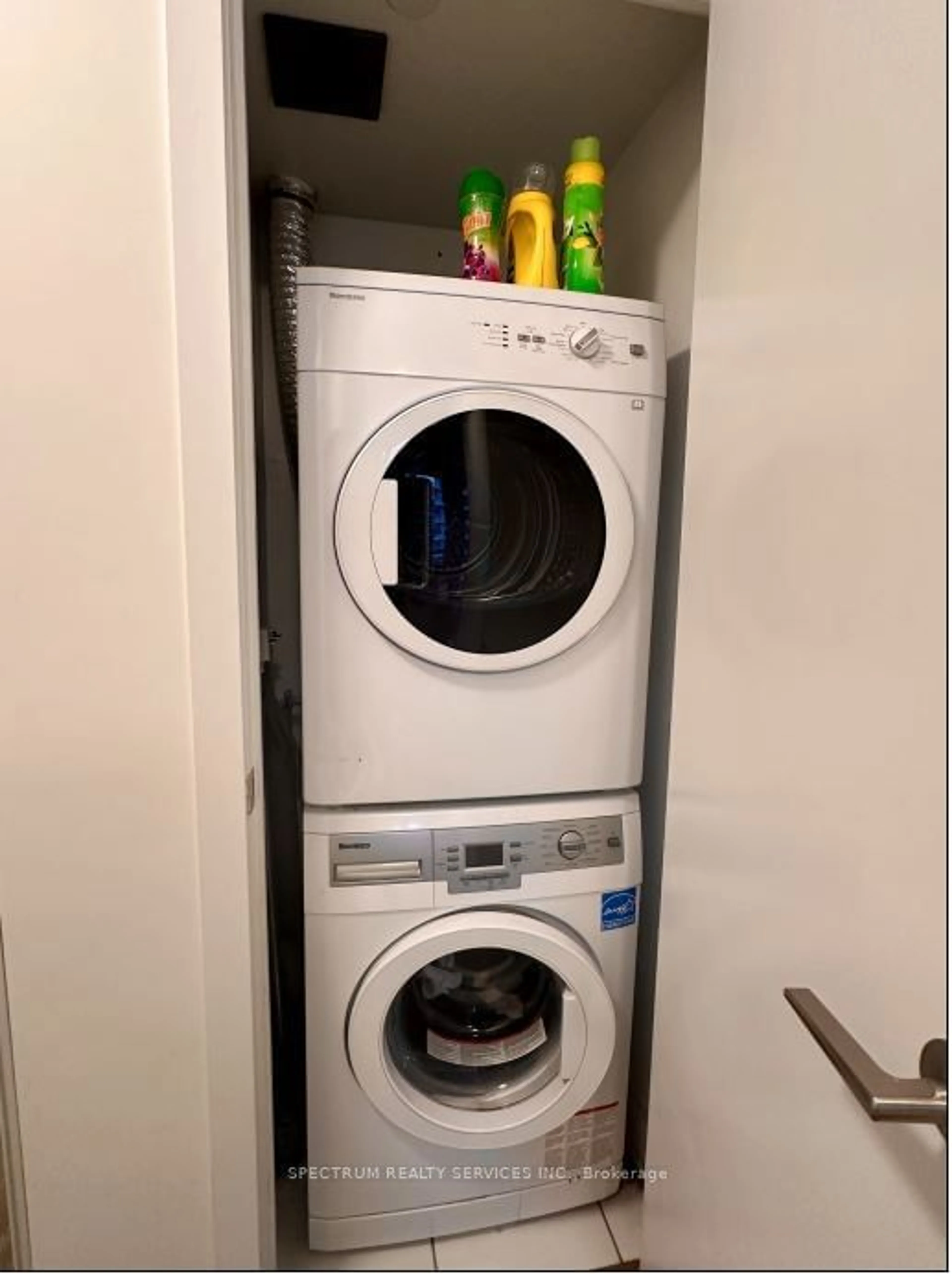 Washer and dryer for 87 Peter St #4513, Toronto Ontario M5V 0P1