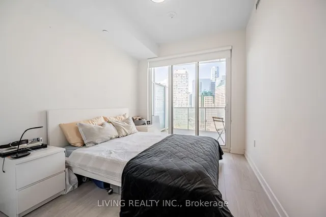 Additional property image - 15 Queens Quay Unit 1405