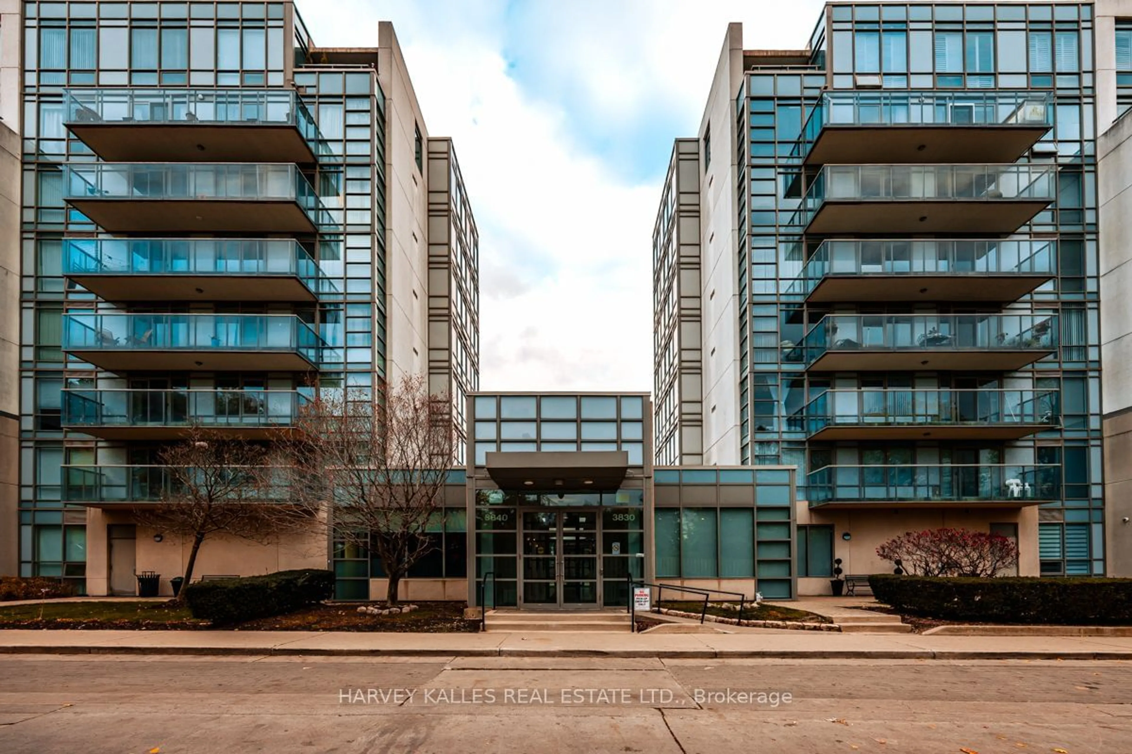 A pic from exterior of the house or condo, the front or back of building for 3830 Bathurst St #114, Toronto Ontario M3H 6C5