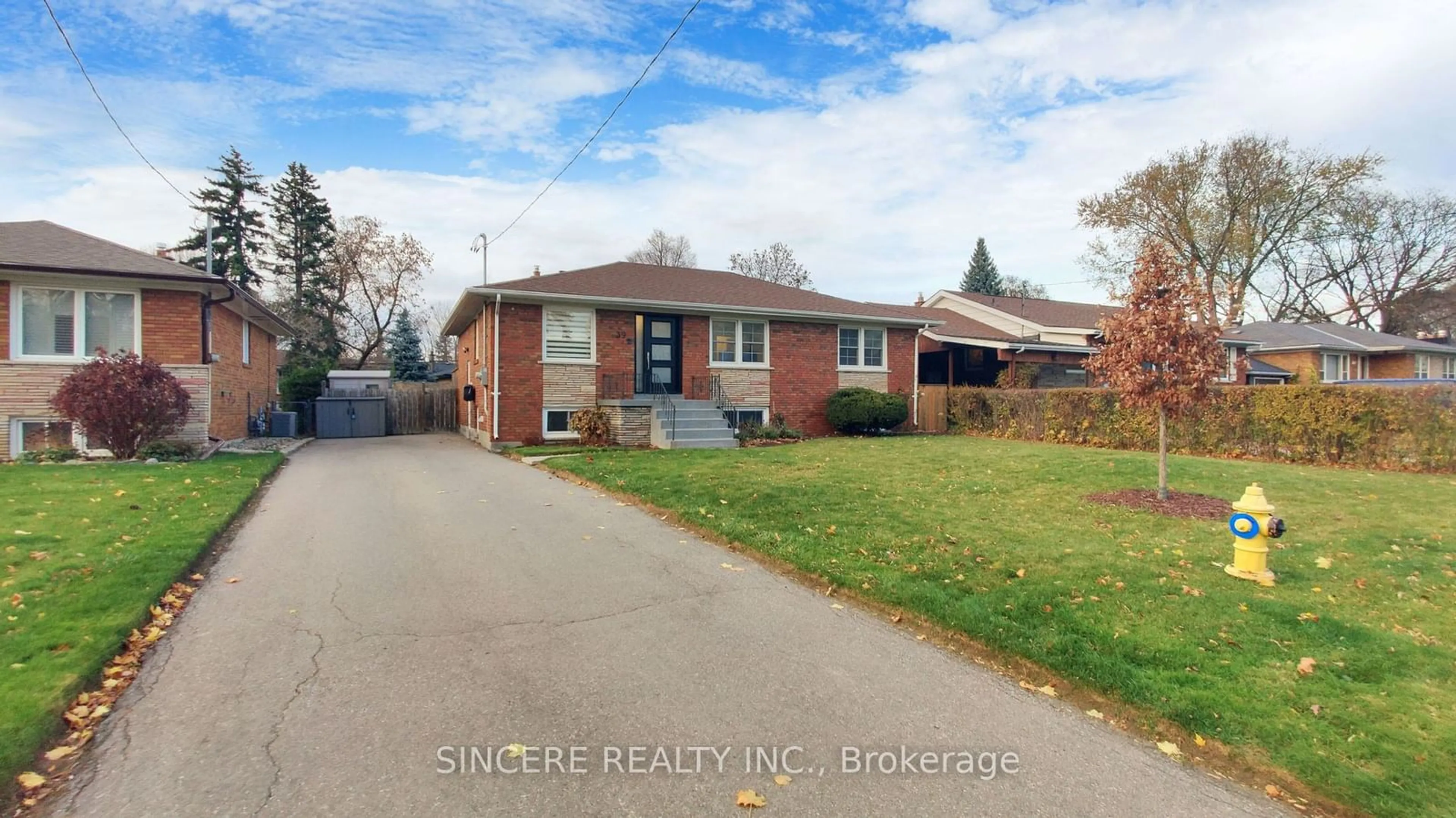 Frontside or backside of a home, the street view for 39 Greengrove Cres, Toronto Ontario M3A 1H8