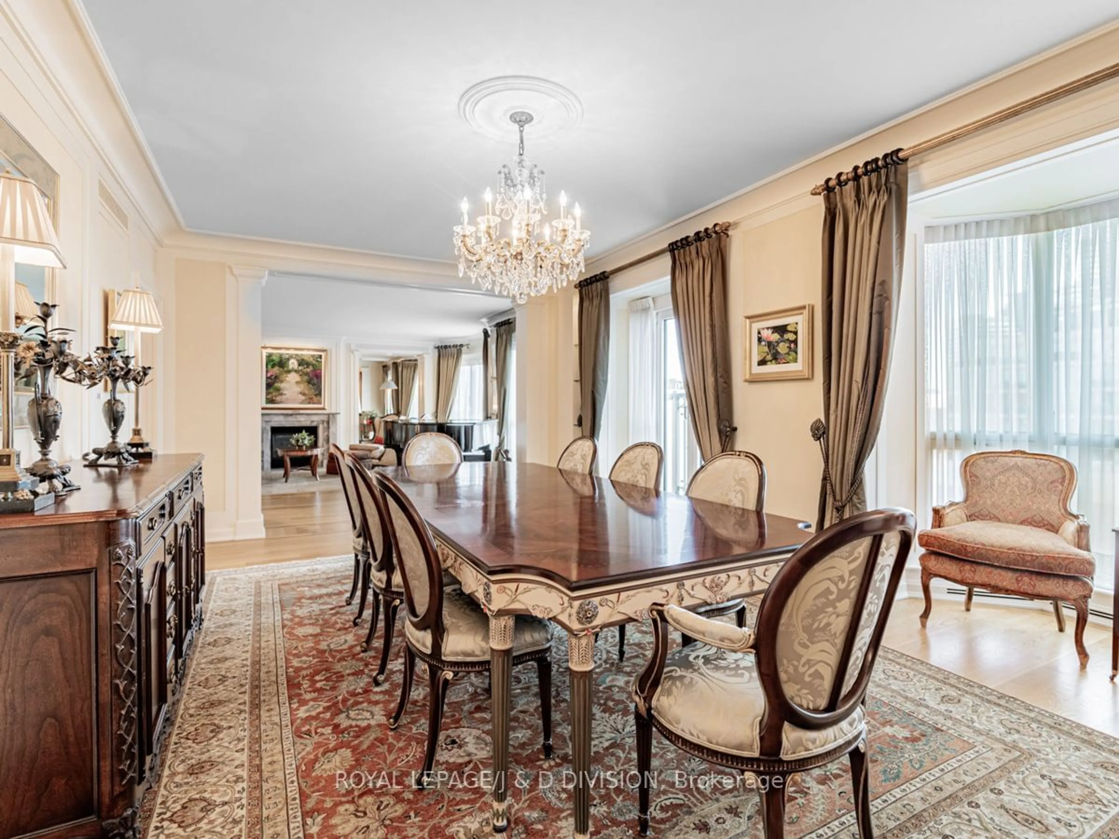 Dining room, wood floors for 38 Avenue Rd #808, Toronto Ontario M5R 2G2