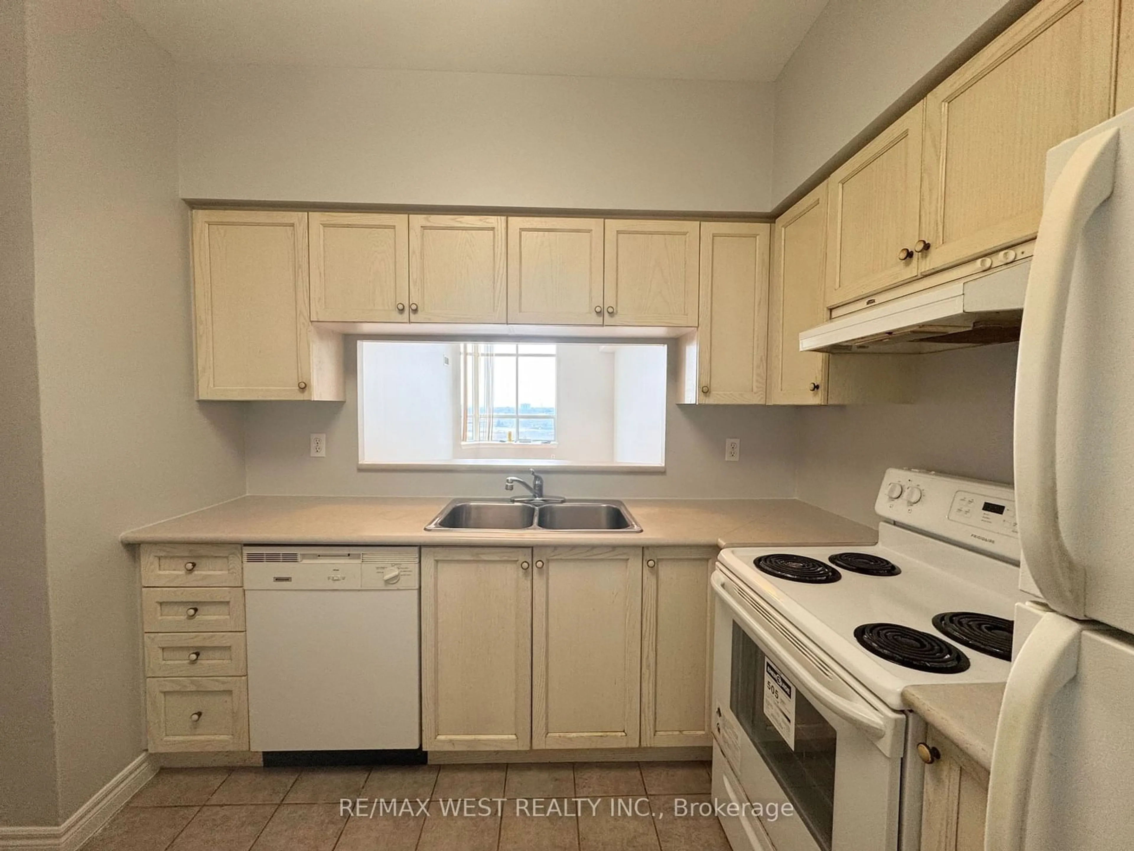 Standard kitchen for 1700 Eglinton Ave #PH7, Toronto Ontario M4A 2Z4